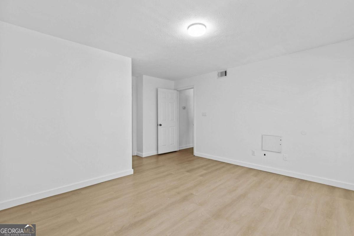 204 Berkeley Woods Drive Property Photo 14