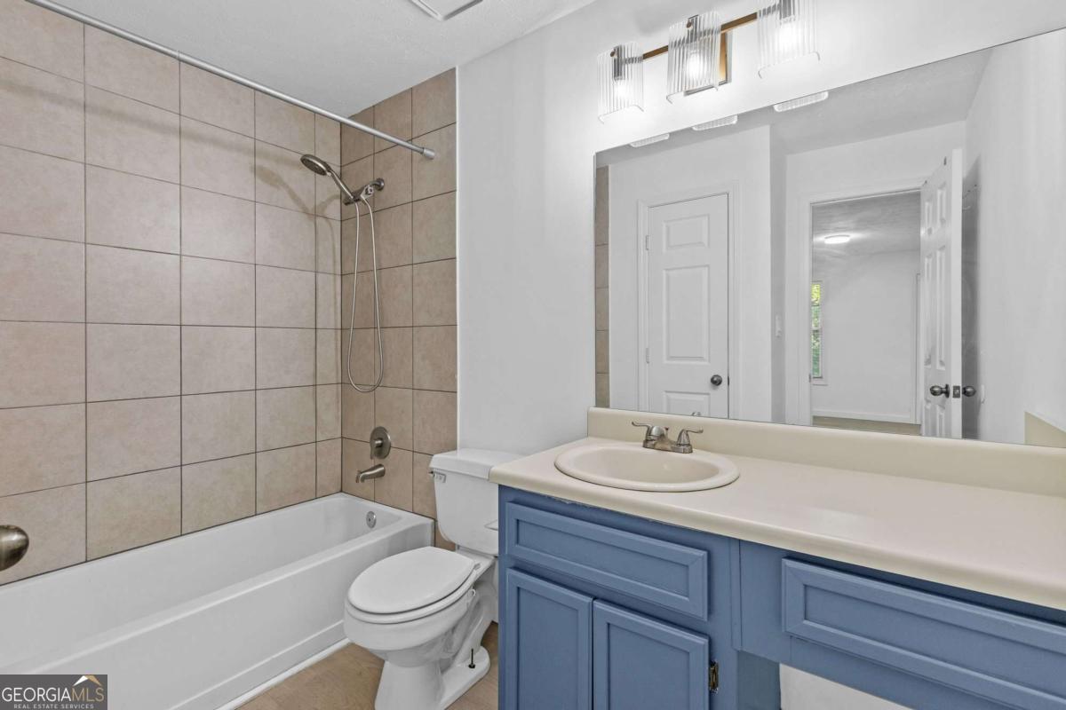 204 Berkeley Woods Drive Property Photo 16