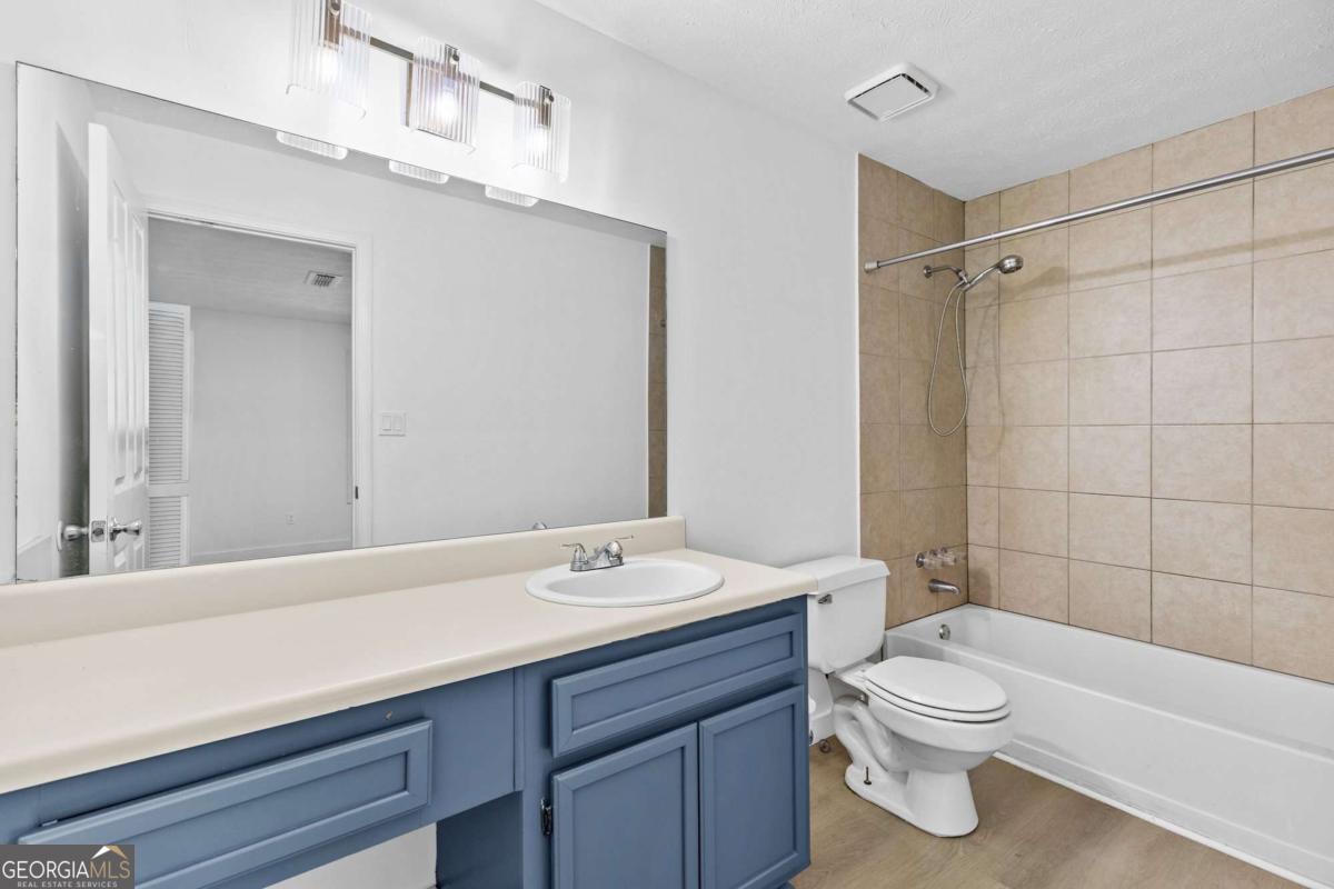 204 Berkeley Woods Drive Property Photo 24
