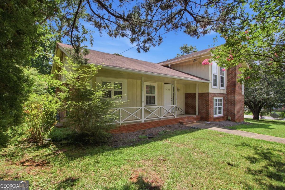 1614 Devon Court Property Photo 2