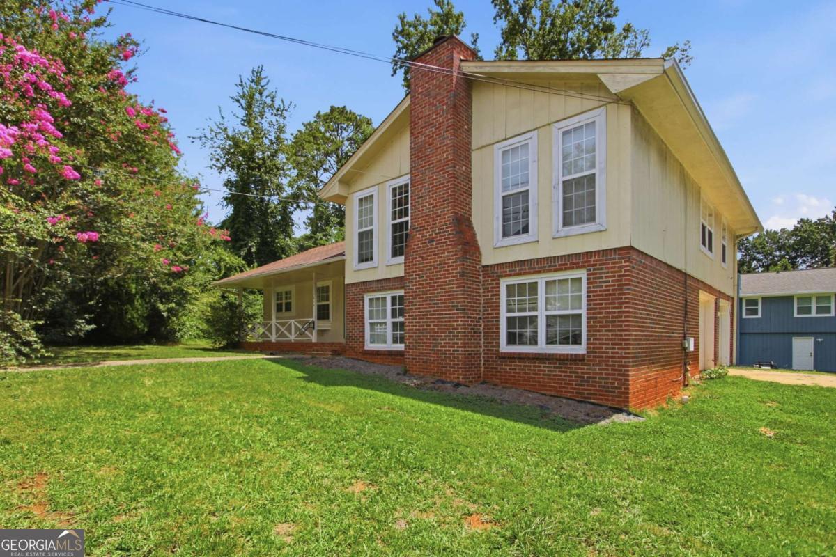 1614 Devon Court Property Photo 3