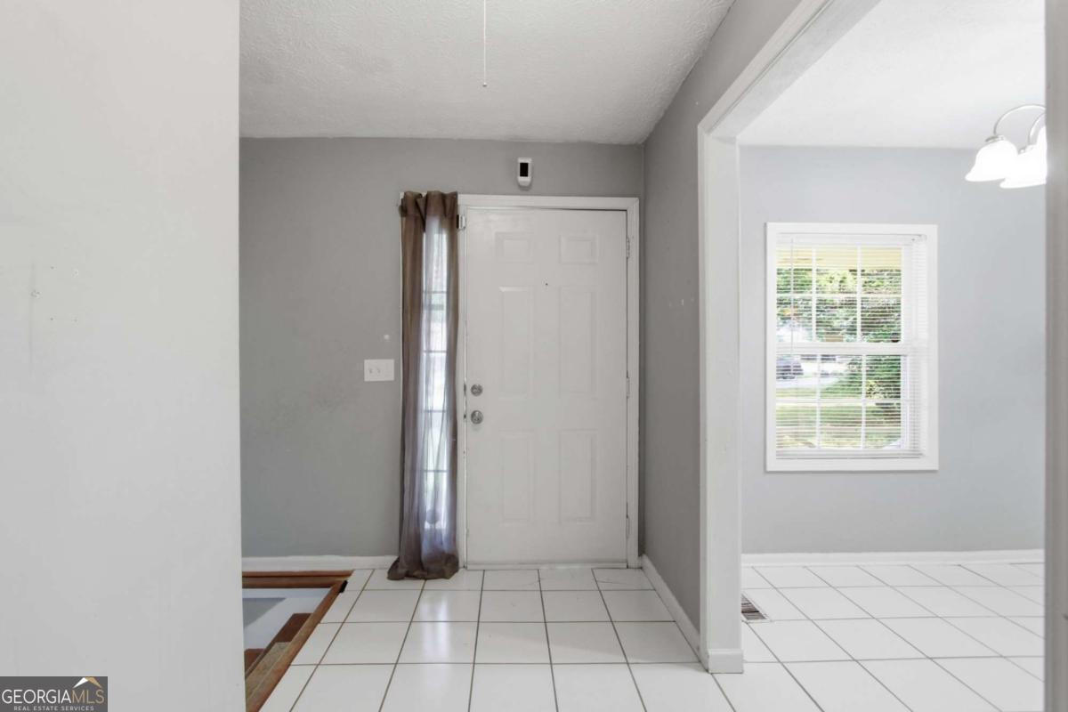1614 Devon Court Property Photo 4