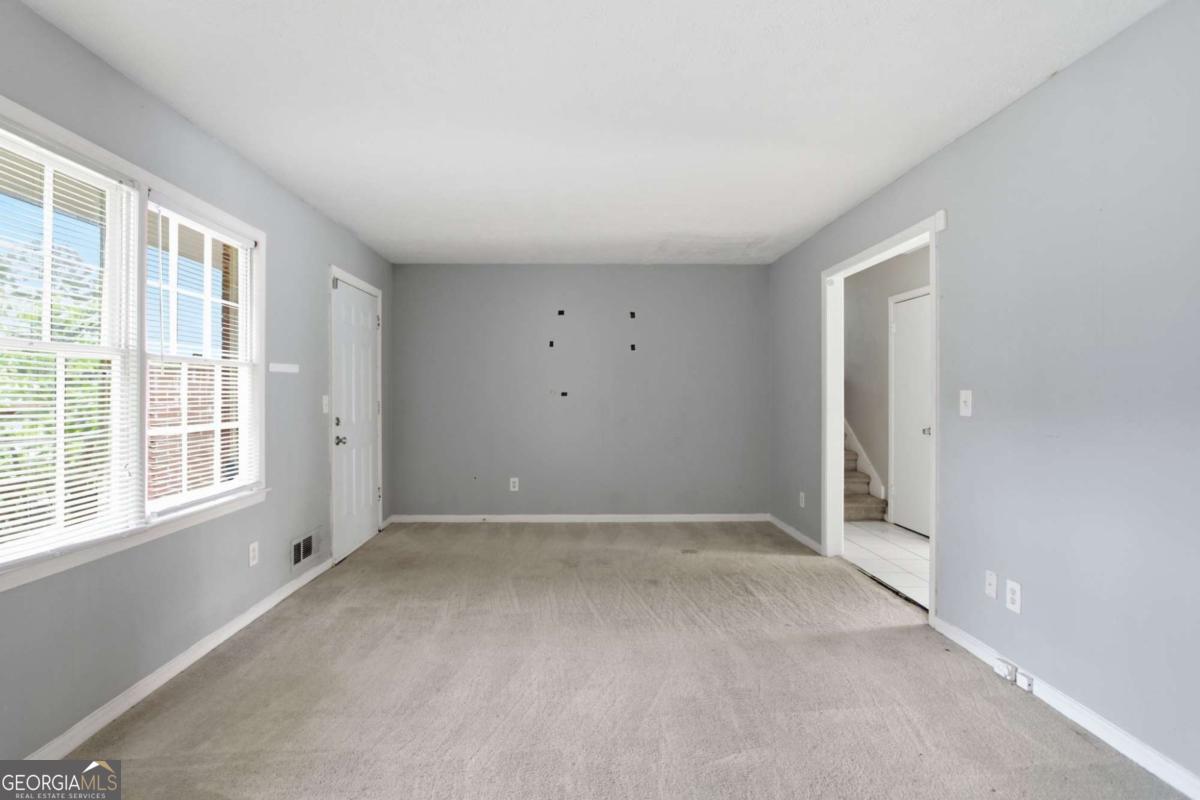 1614 Devon Court Property Photo 6