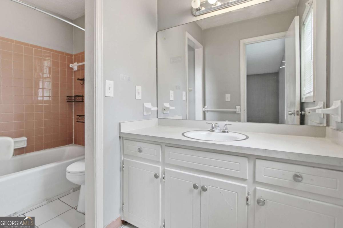 1614 Devon Court Property Photo 25