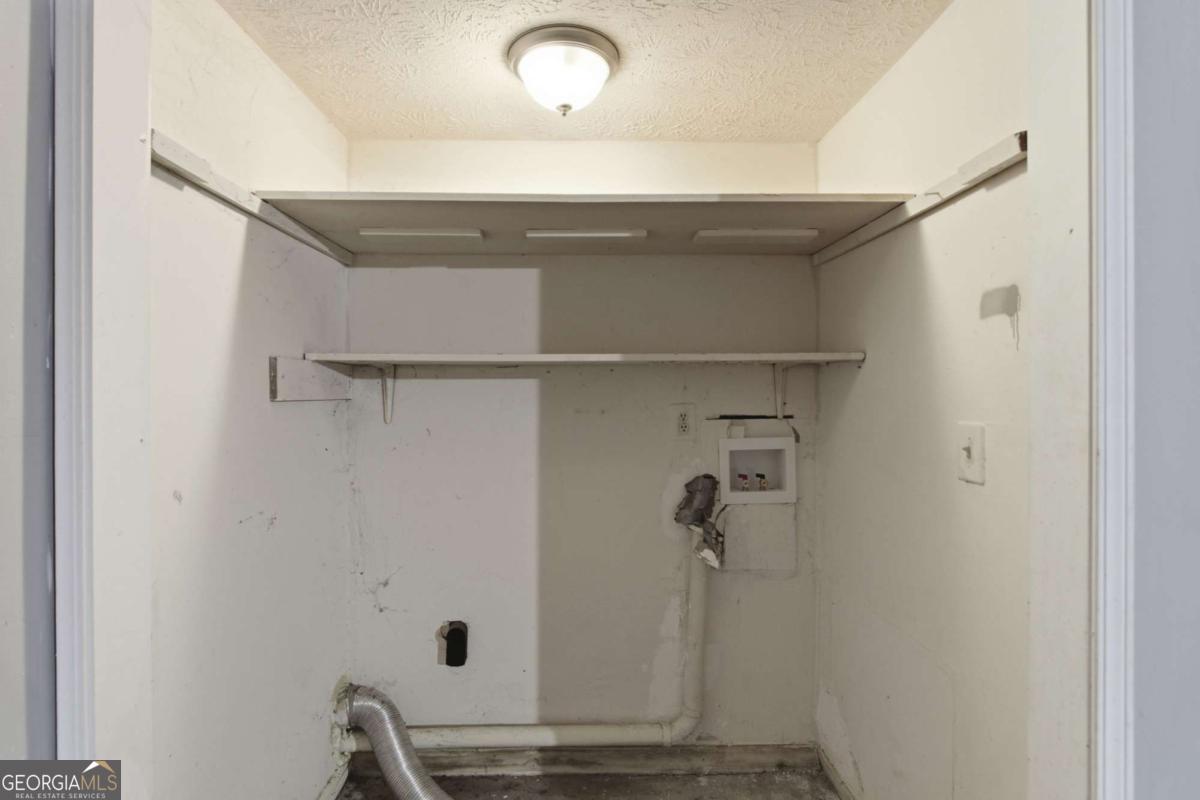 1614 Devon Court Property Photo 27