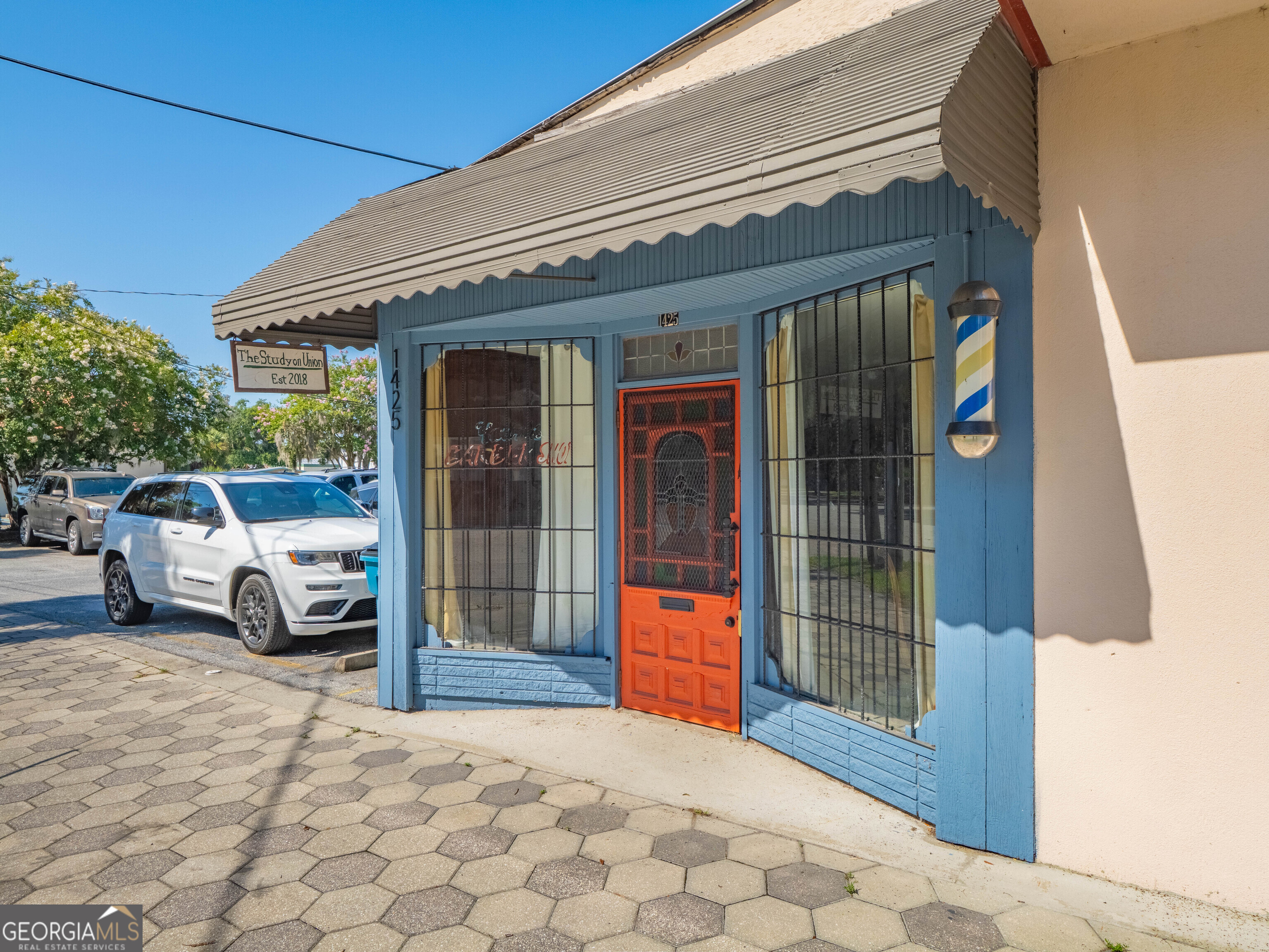 1425 Union Street Property Photo 6