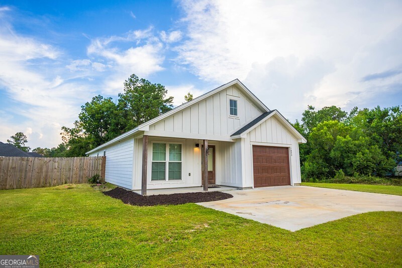 1803 Northside Drive Property Photo 3