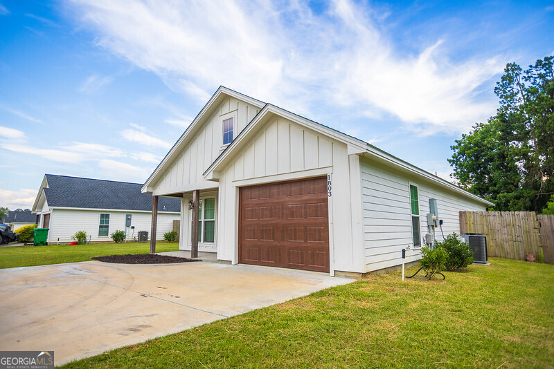 1803 Northside Drive Property Photo 4