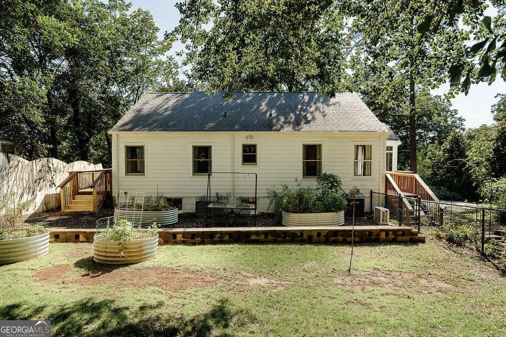 1686 S Milledge Avenue Property Photo 2