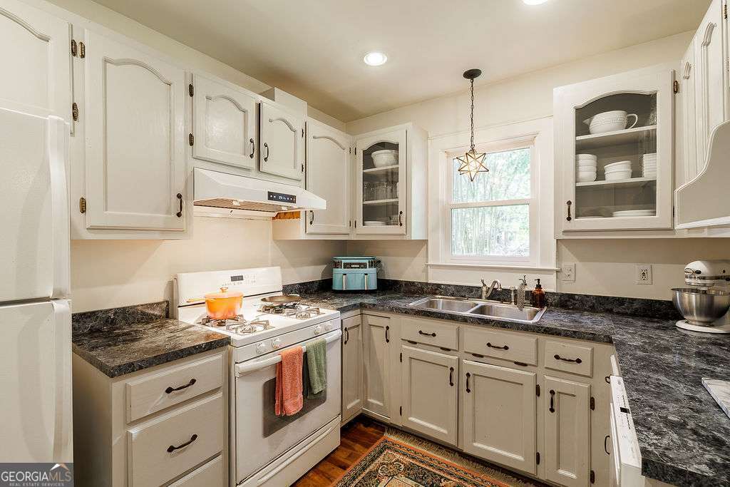 1686 S Milledge Avenue Property Photo 9