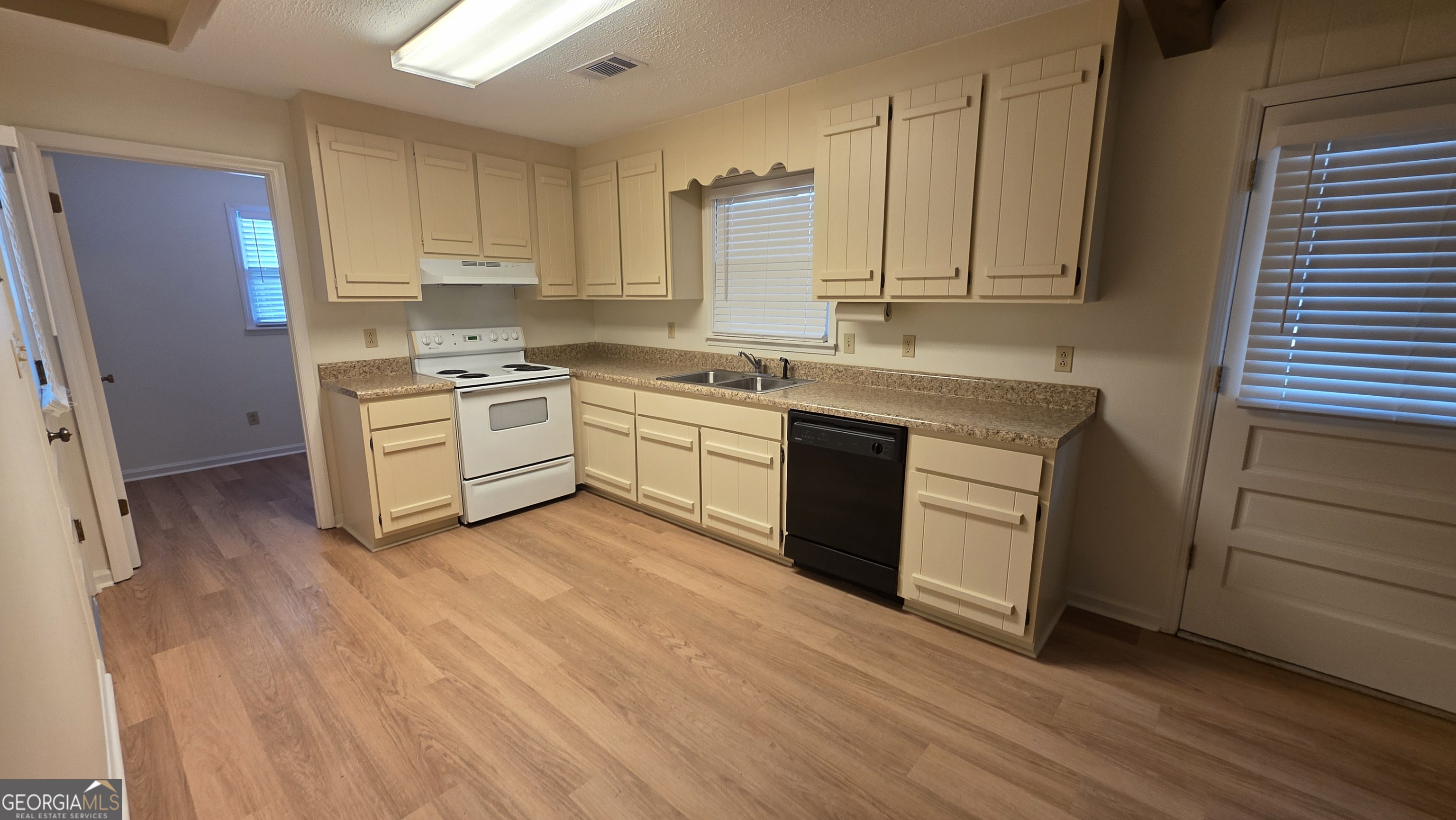 1308 Jeffrey Drive Property Photo 6