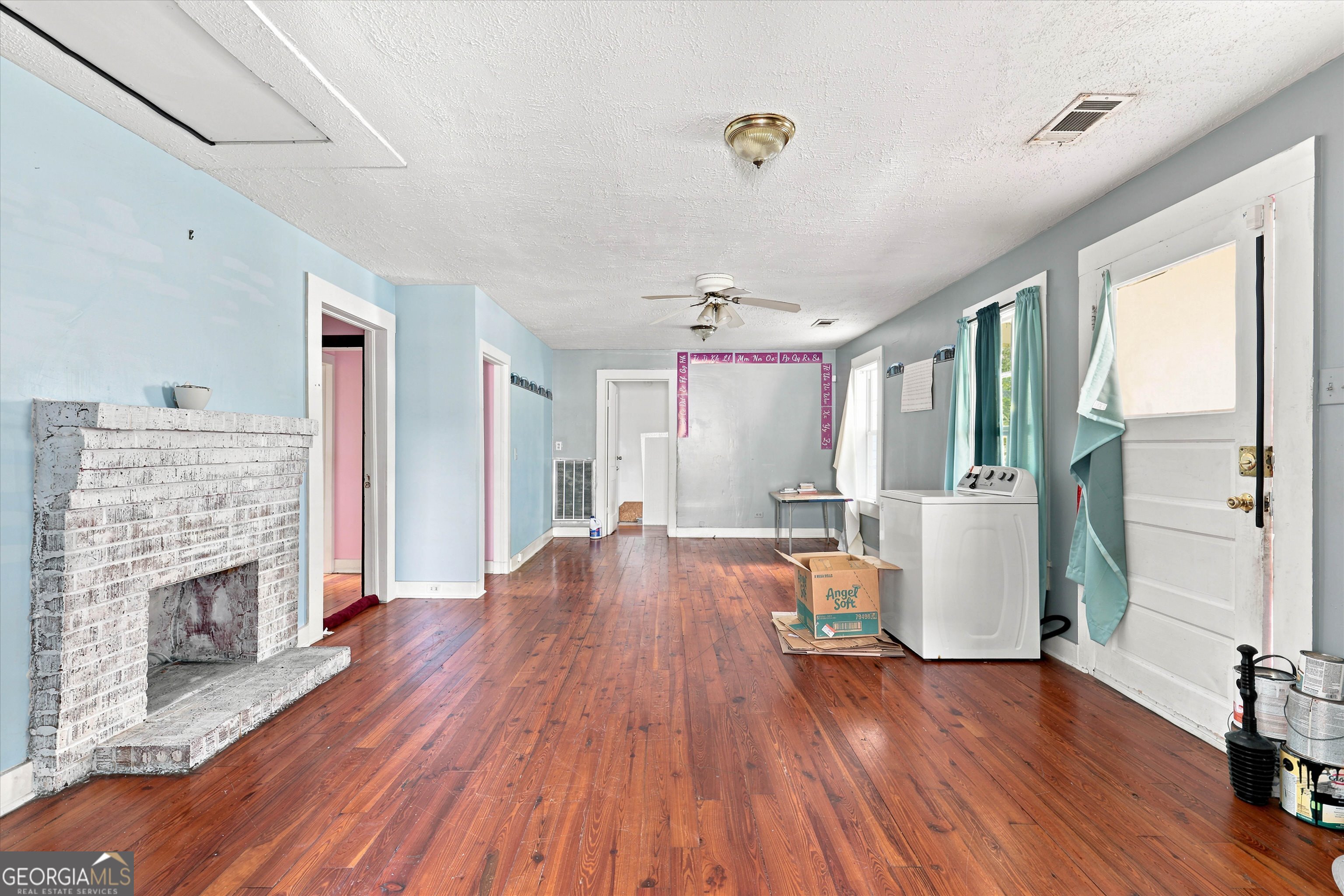 110 Houston Street Property Photo 6