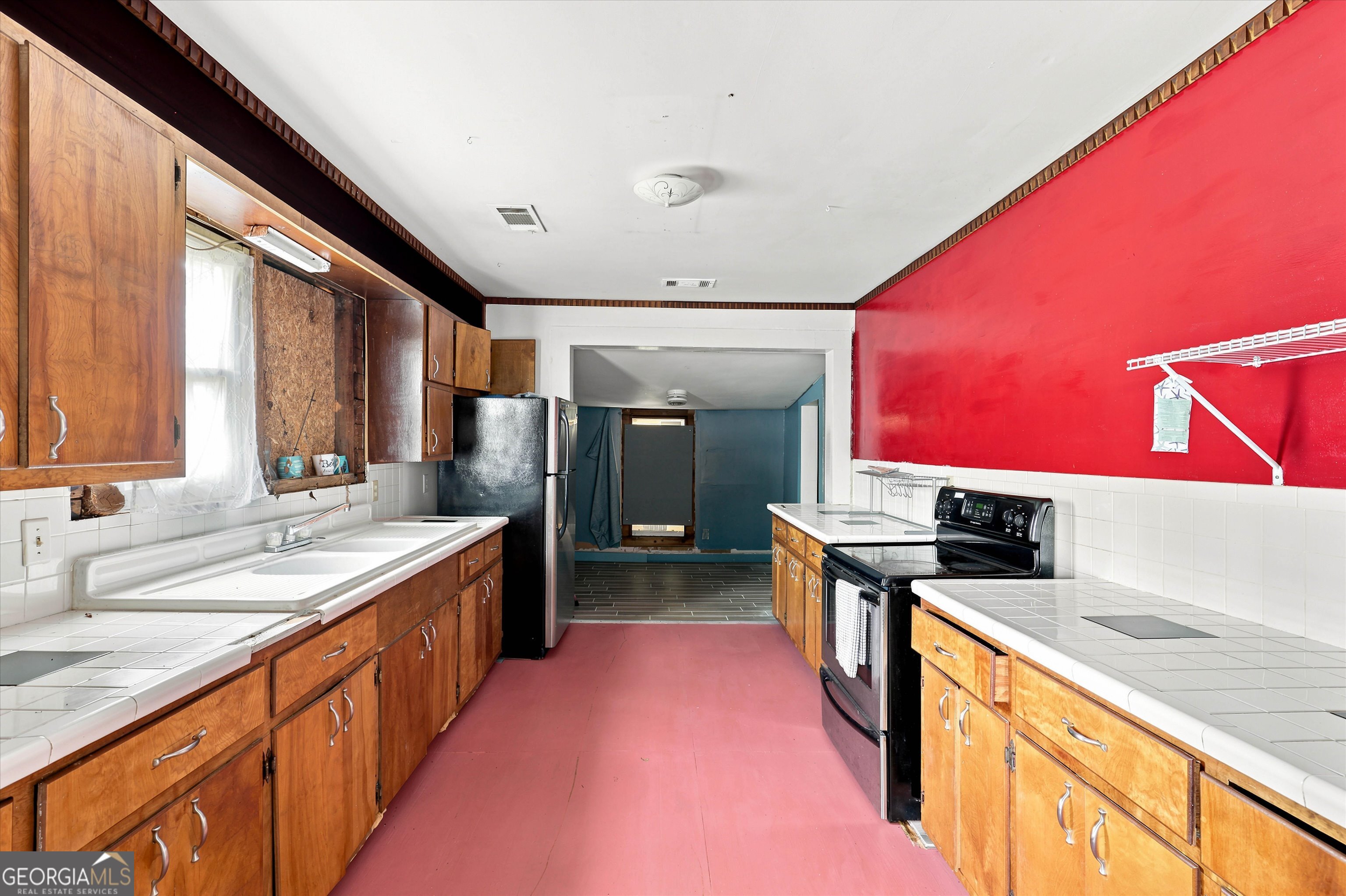 110 Houston Street Property Photo 8