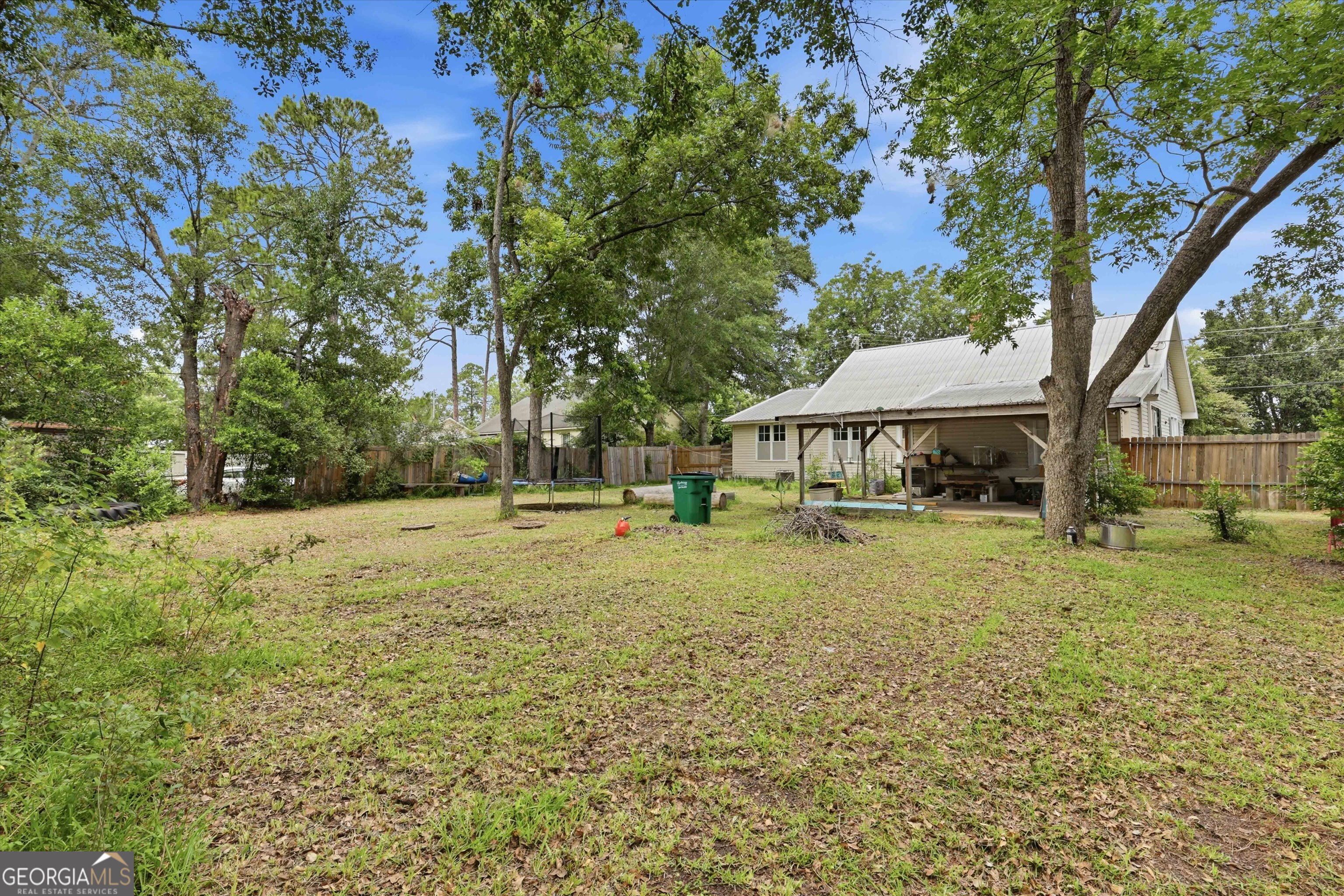 110 Houston Street Property Photo 27