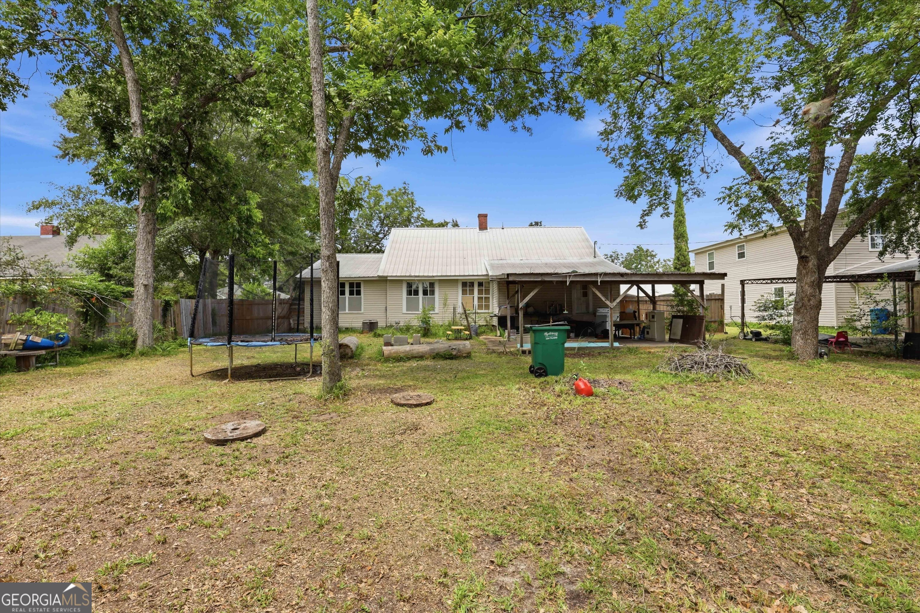 110 Houston Street Property Photo 28