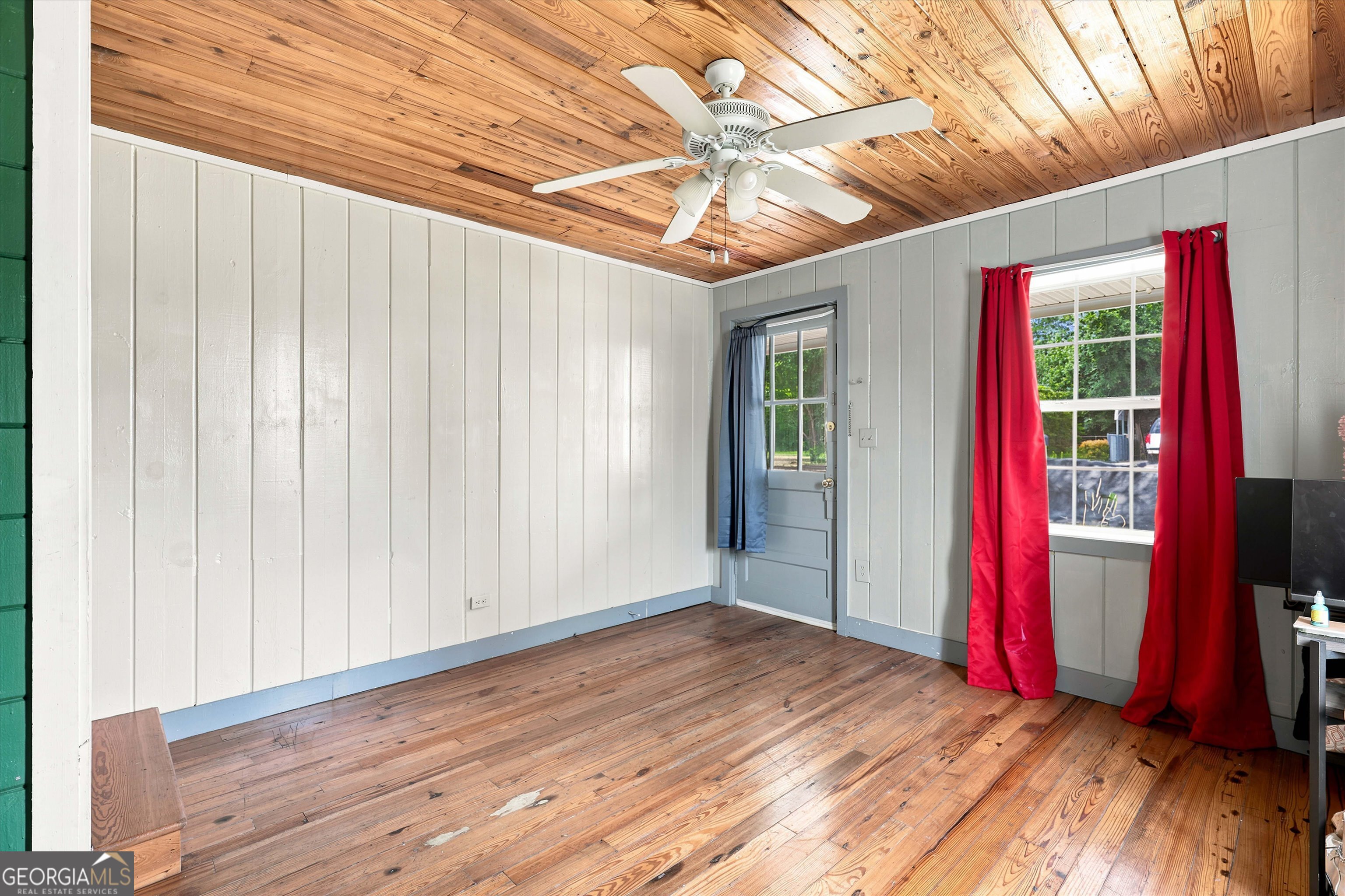 110 Houston Street Property Photo 33