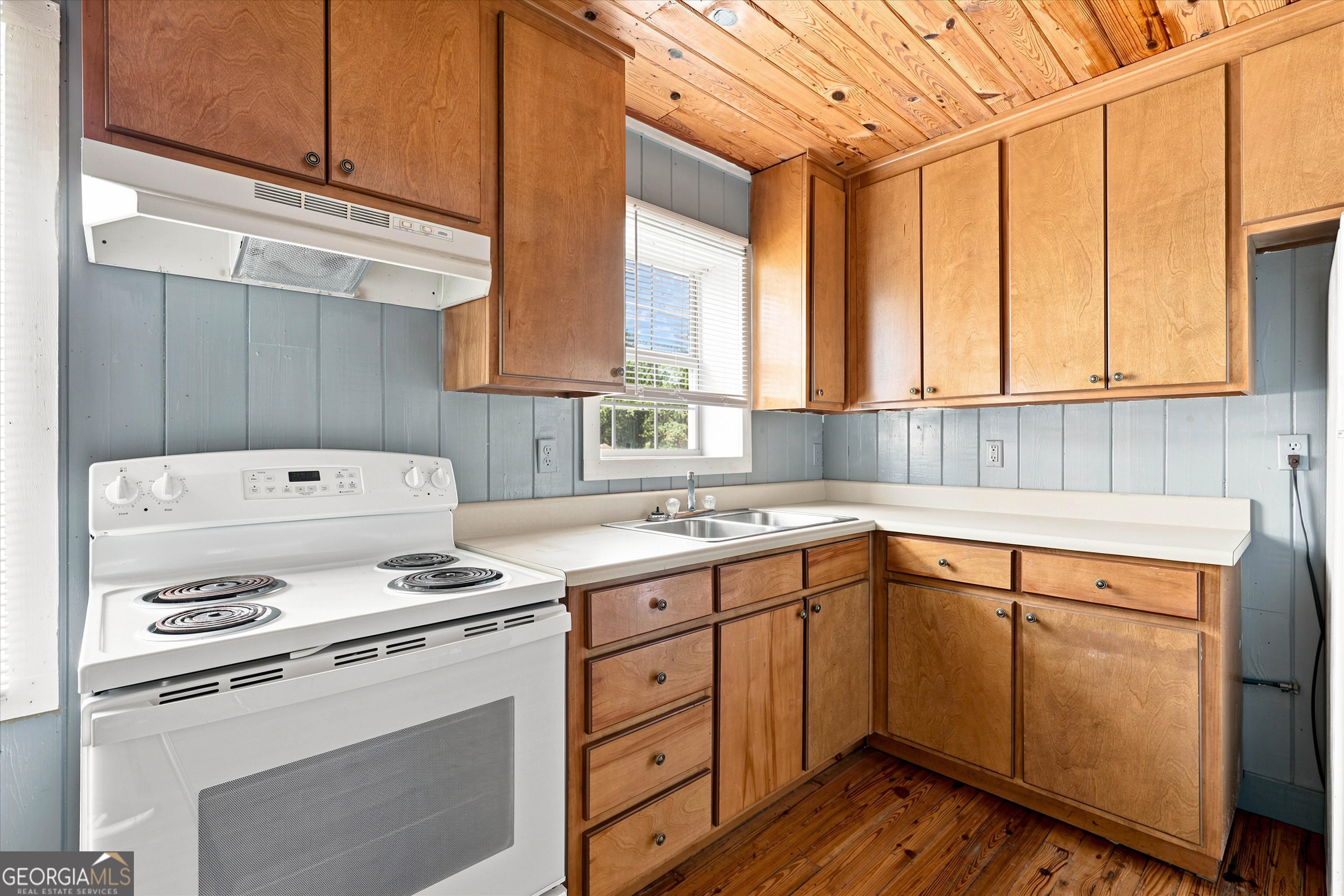 110 Houston Street Property Photo 35