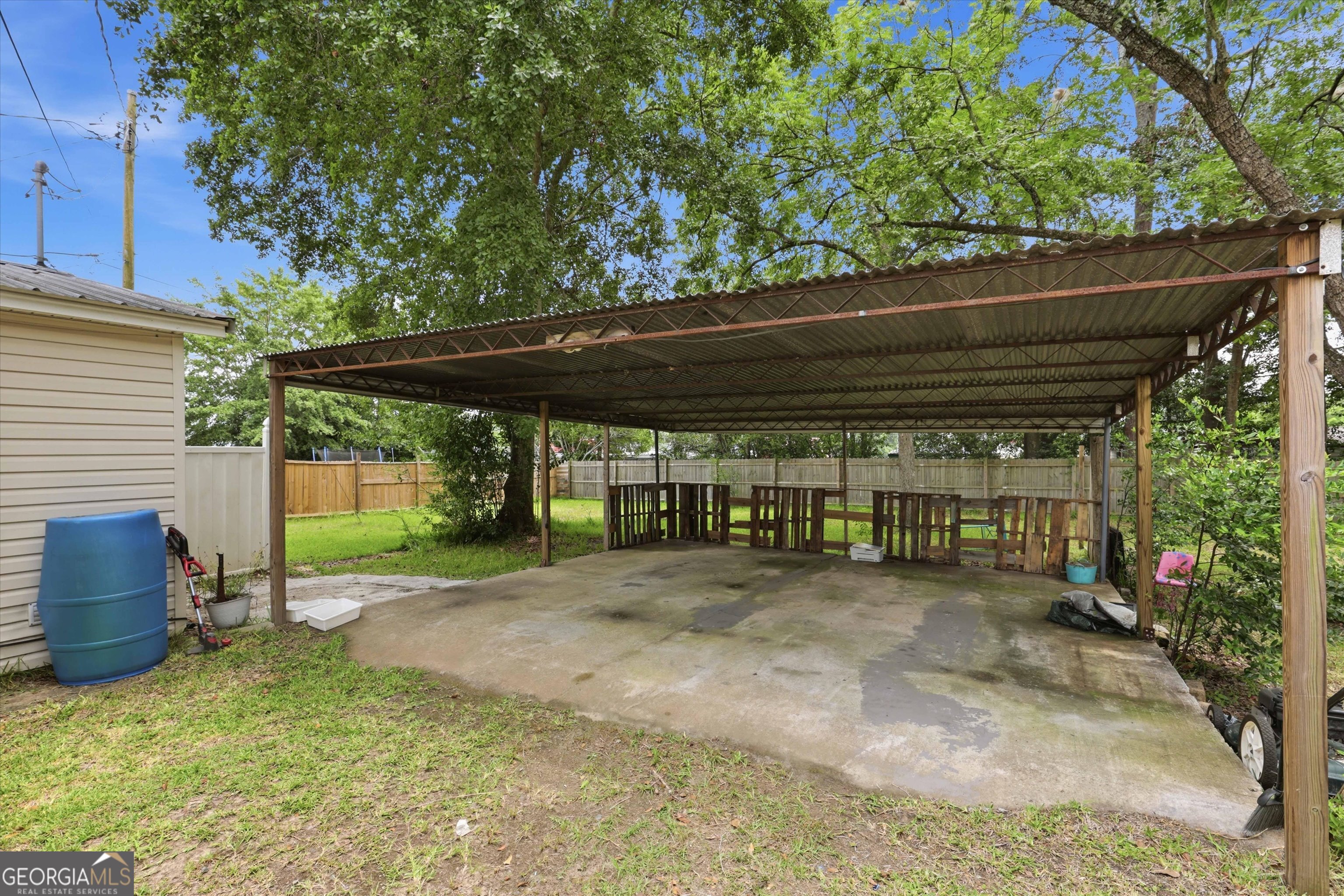 110 Houston Street Property Photo 45