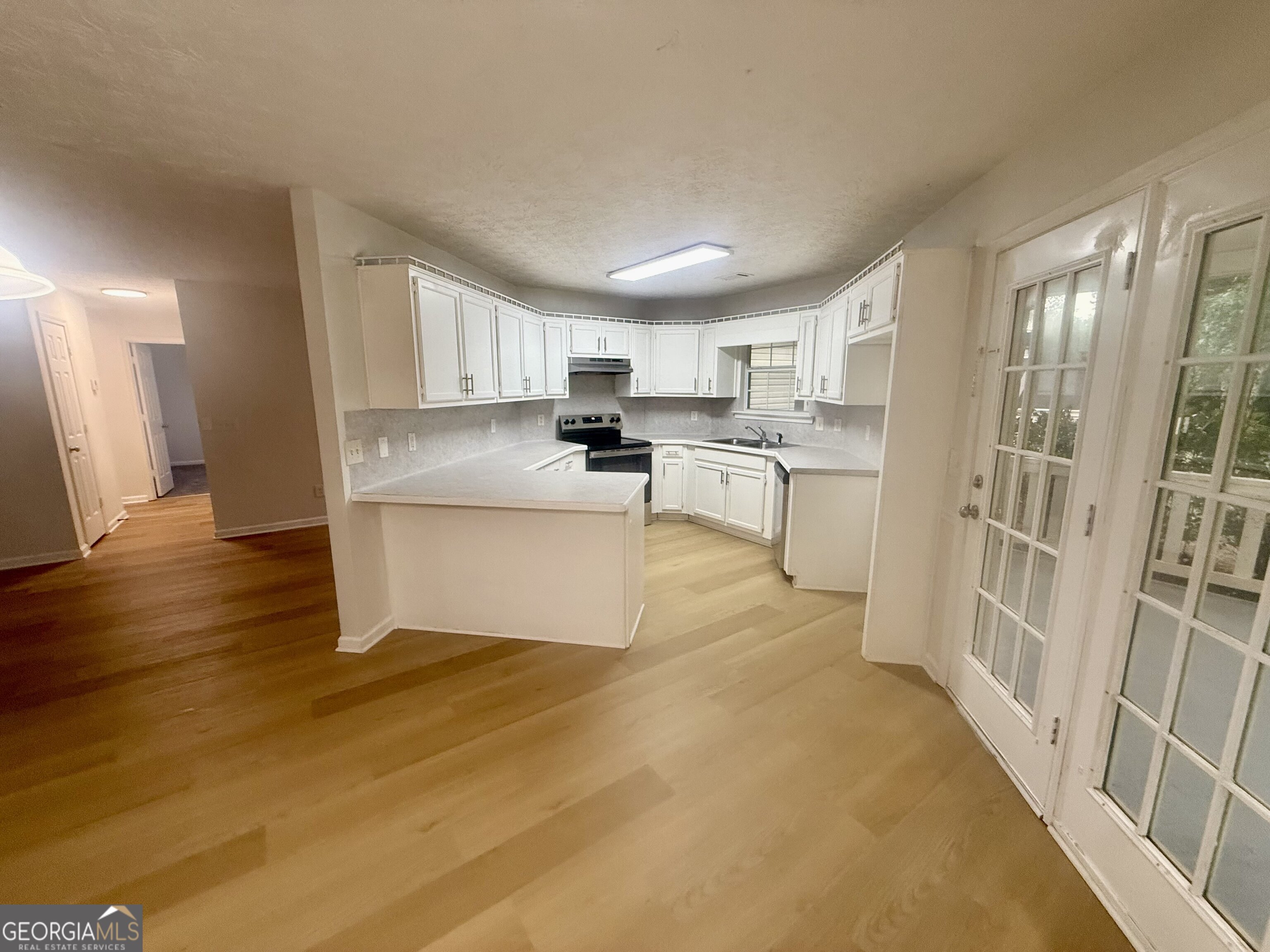 100 Chestnut Drive Property Photo 2