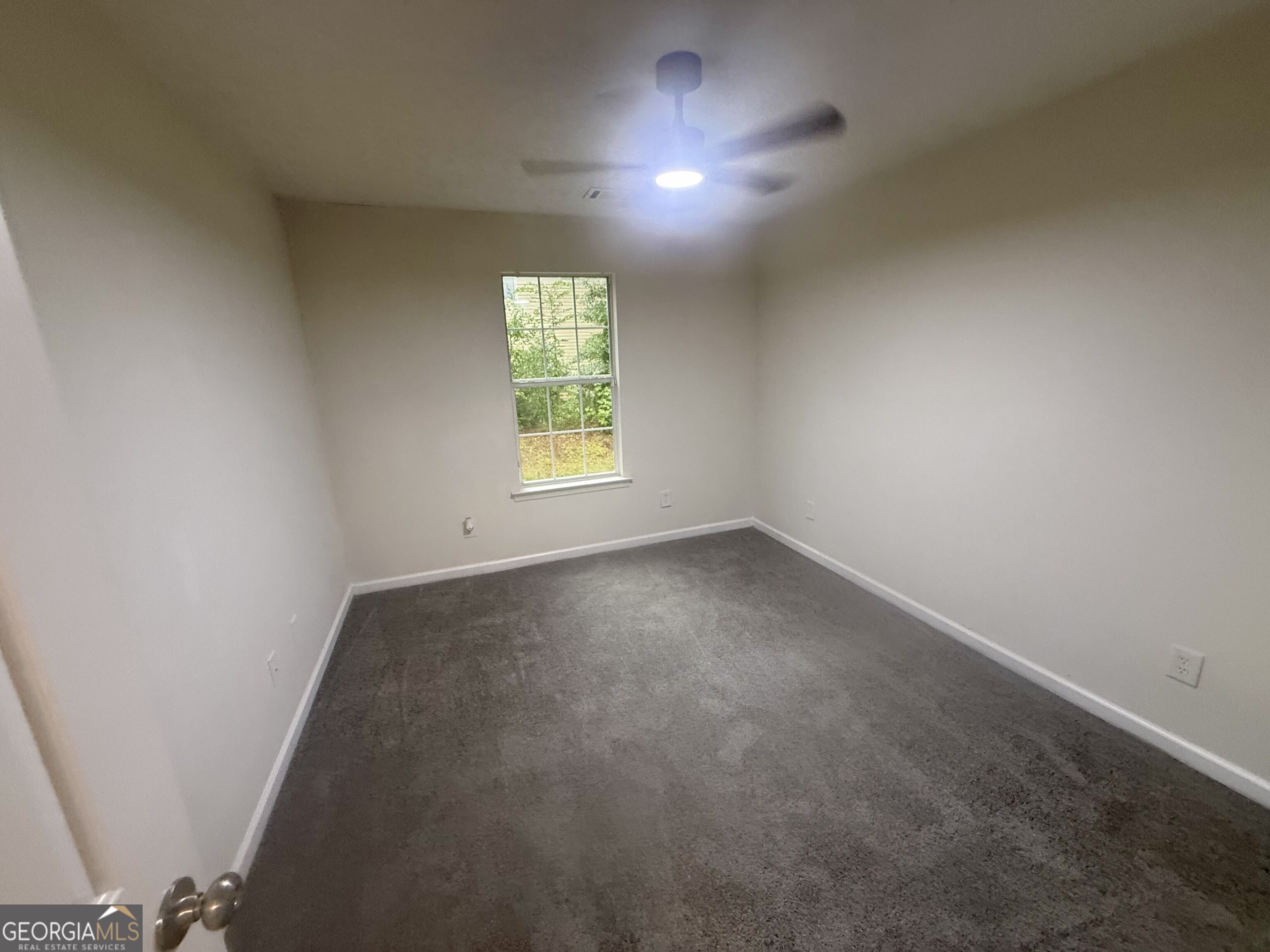 100 Chestnut Drive Property Photo 5