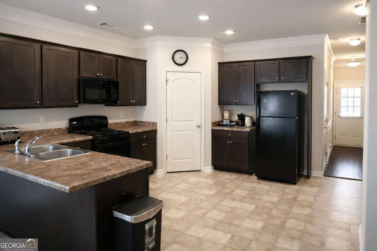 1740 Snapping Court Property Photo 8