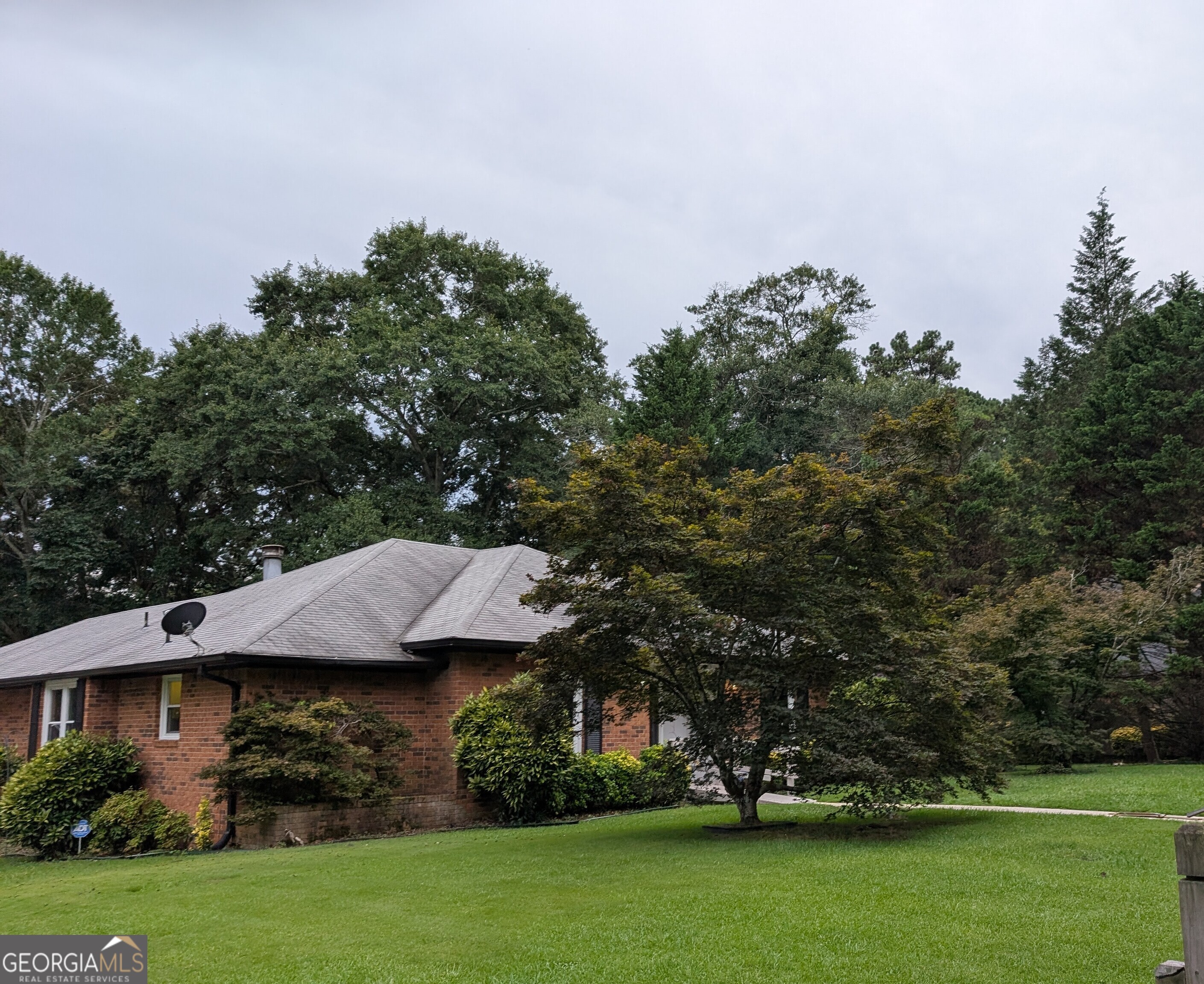 402 Pheasant Run Se Property Photo 2