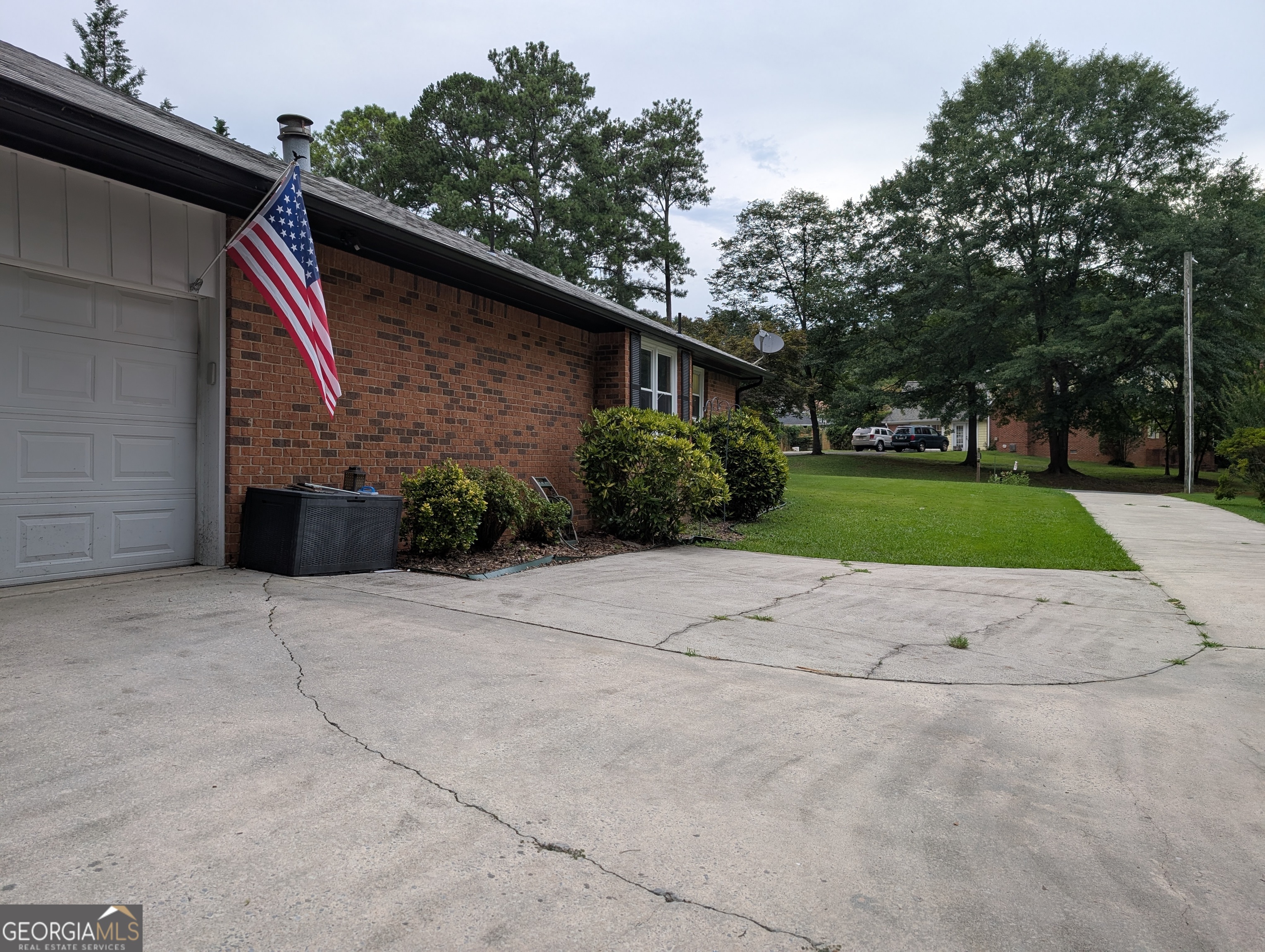 402 Pheasant Run Se Property Photo 3
