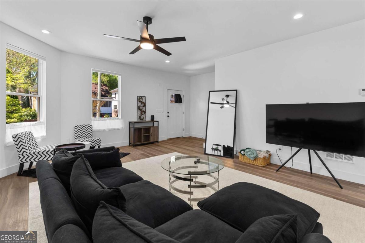 598 Formwalt Street Sw # B Property Photo 4