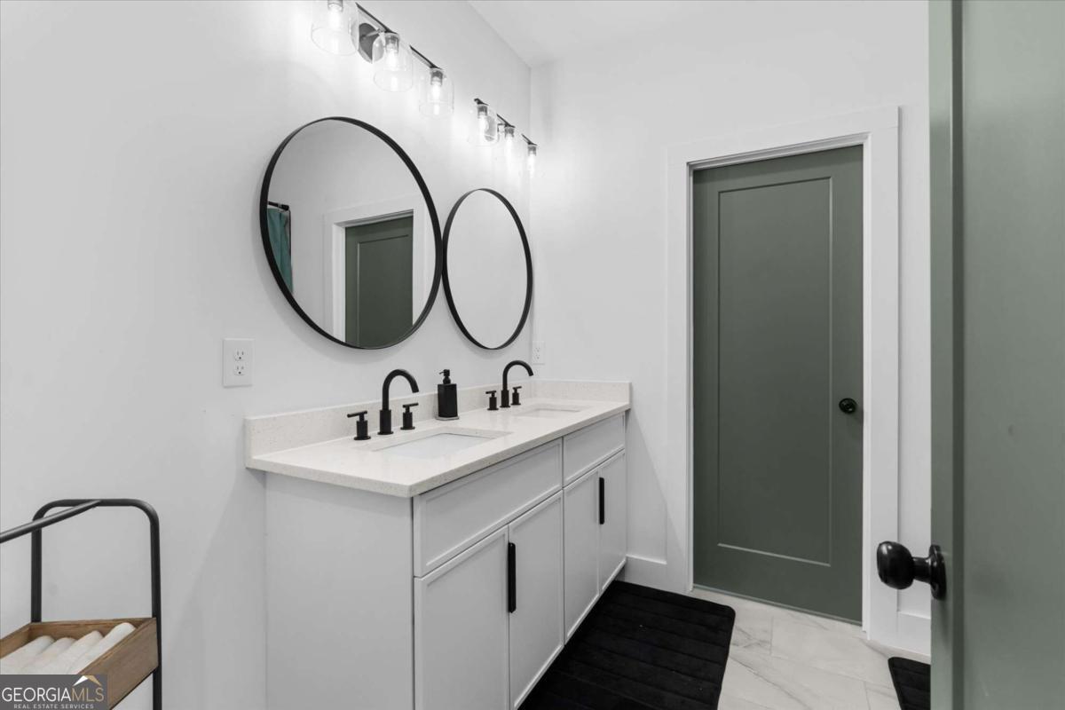 598 Formwalt Street Sw # B Property Photo 33