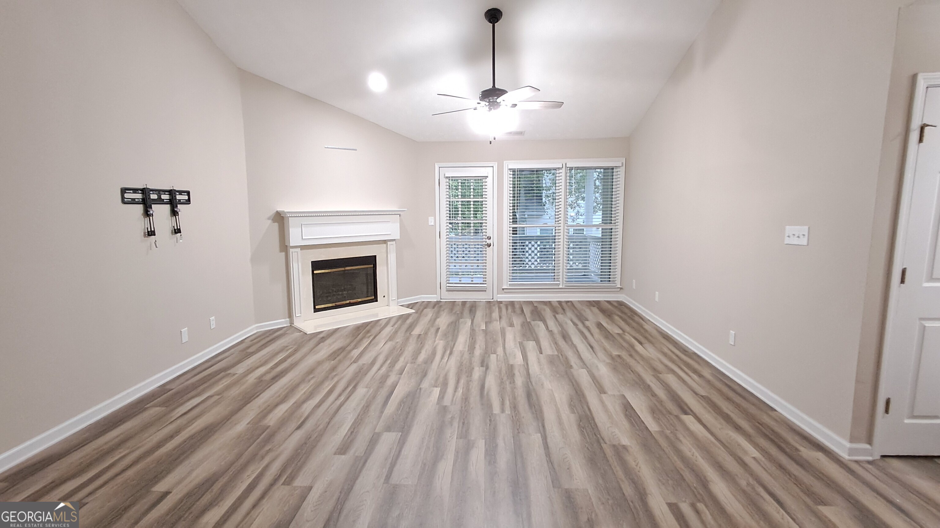 3024 Camden Way Property Photo 2
