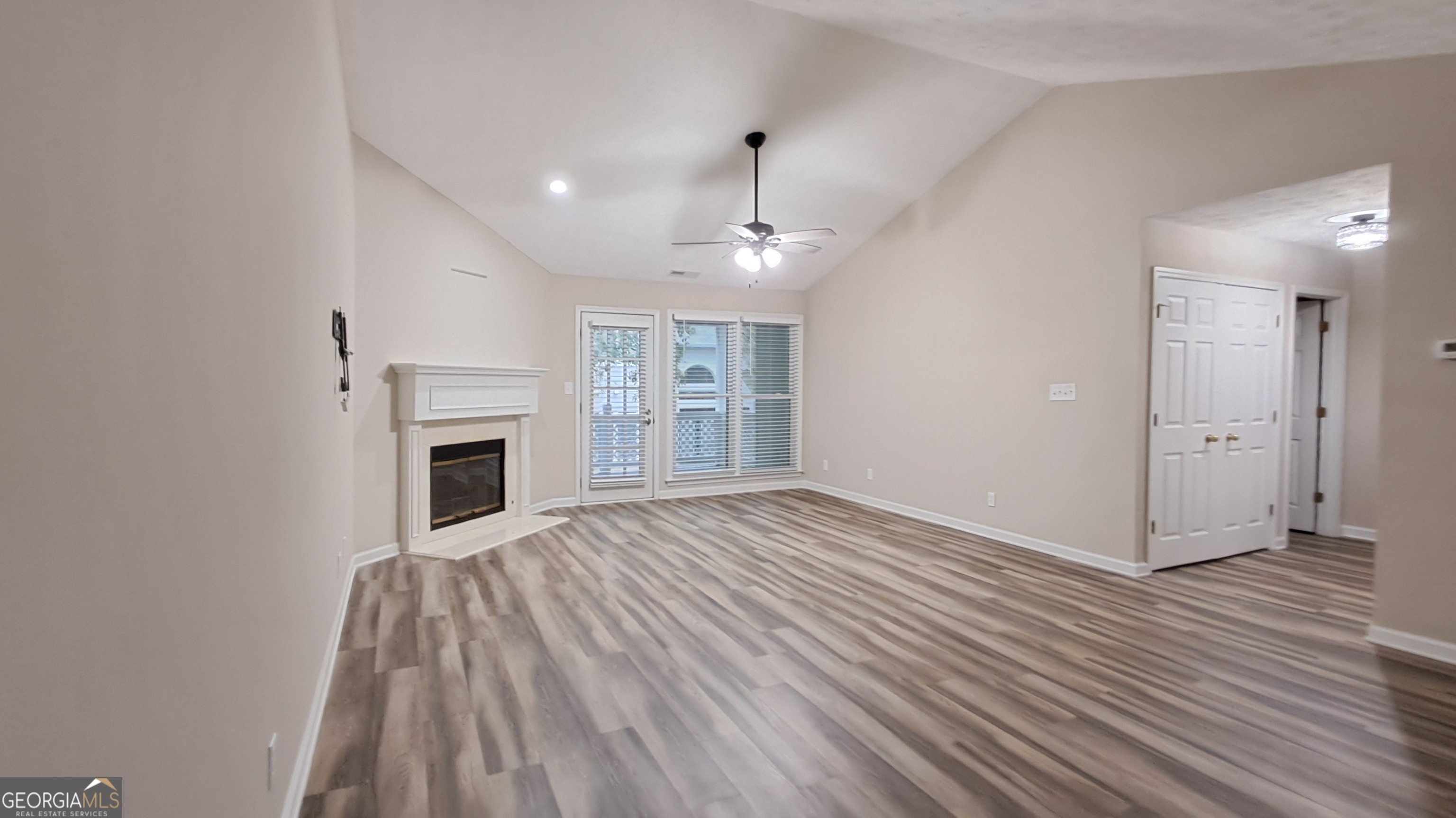 3024 Camden Way Property Photo 4