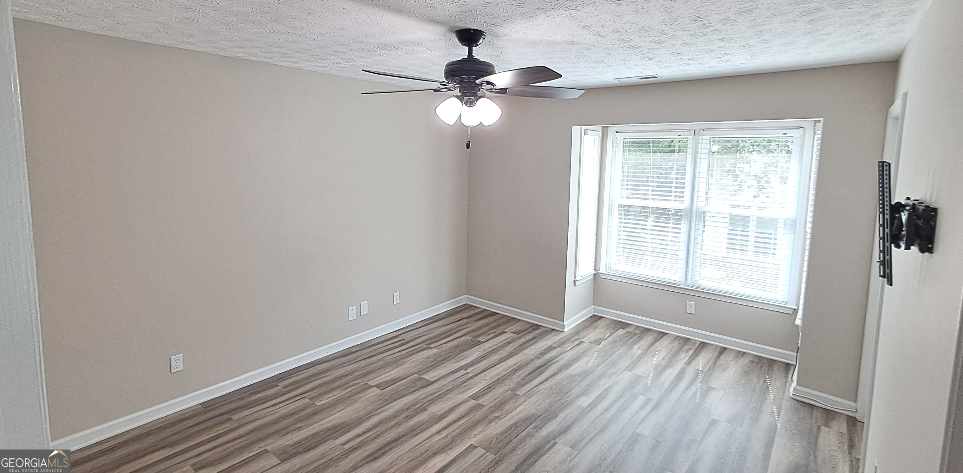 3024 Camden Way Property Photo 16