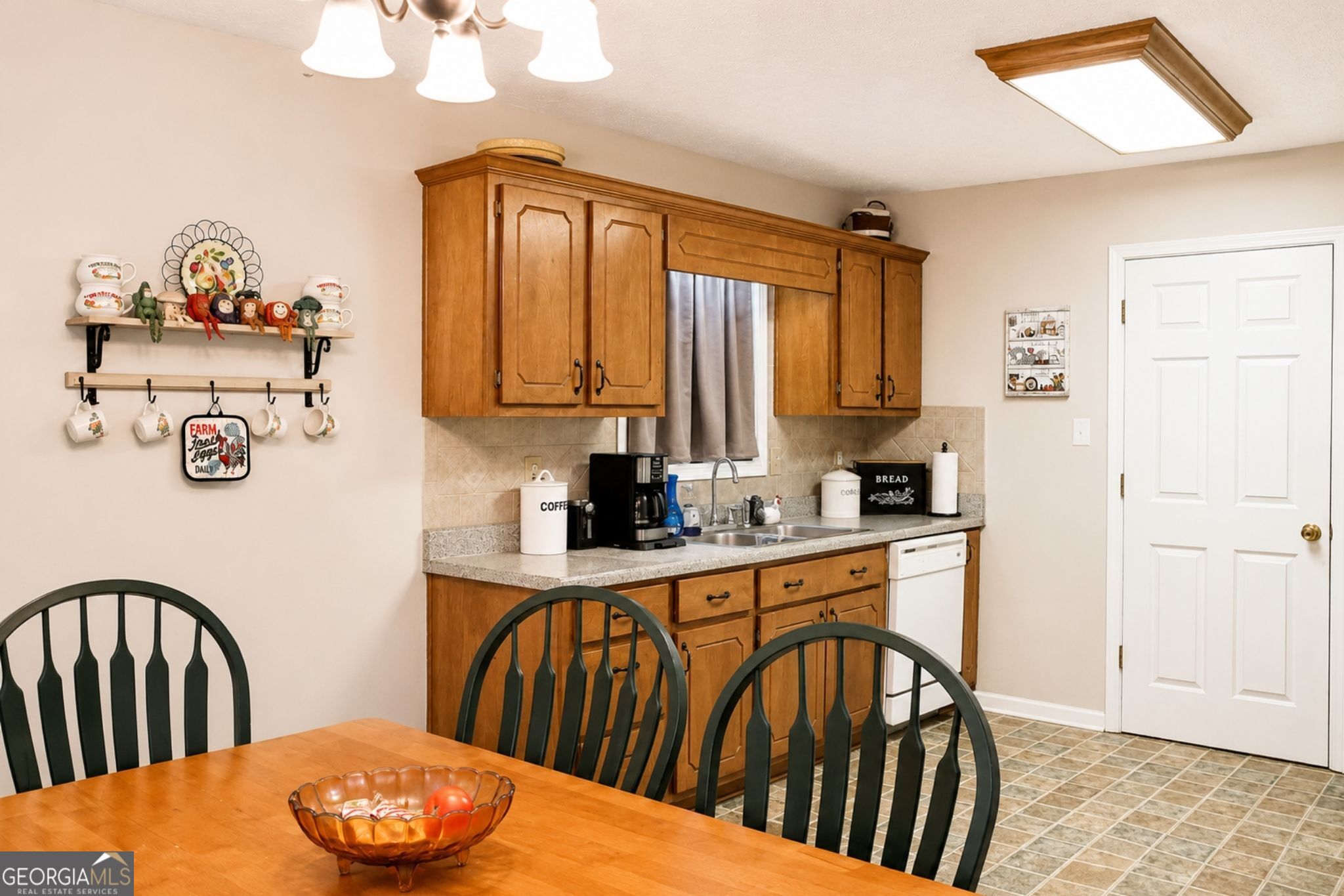 523 S River Drive Property Photo 11