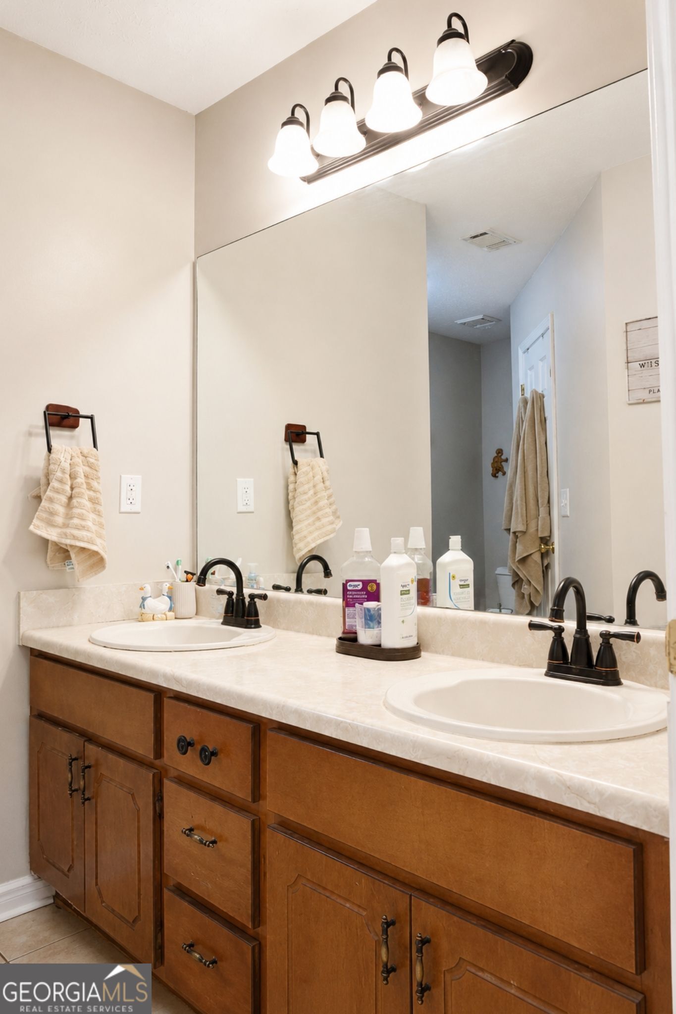 523 S River Drive Property Photo 24