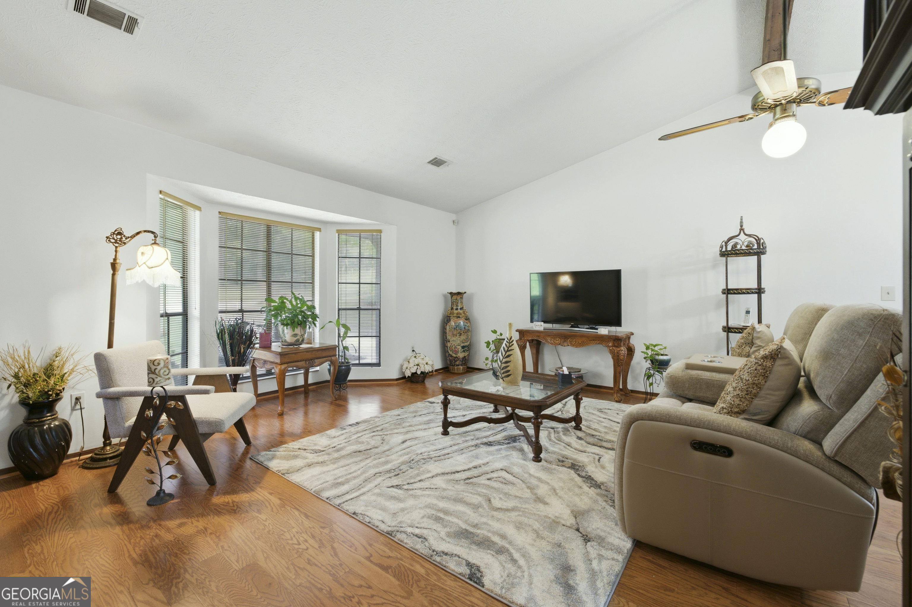 5560 Petite Point Property Photo 3