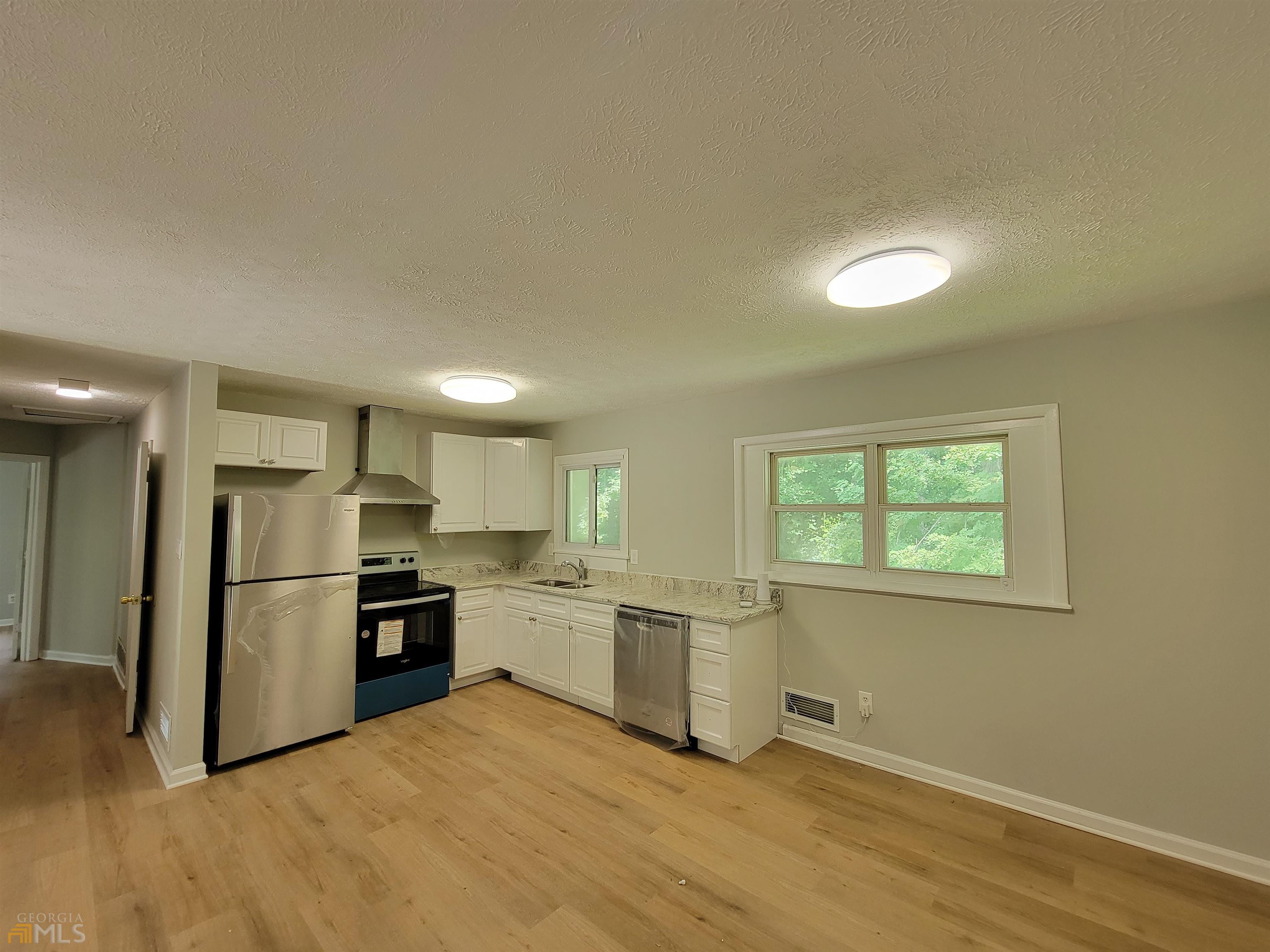 6628 Stark Court Property Photo 4