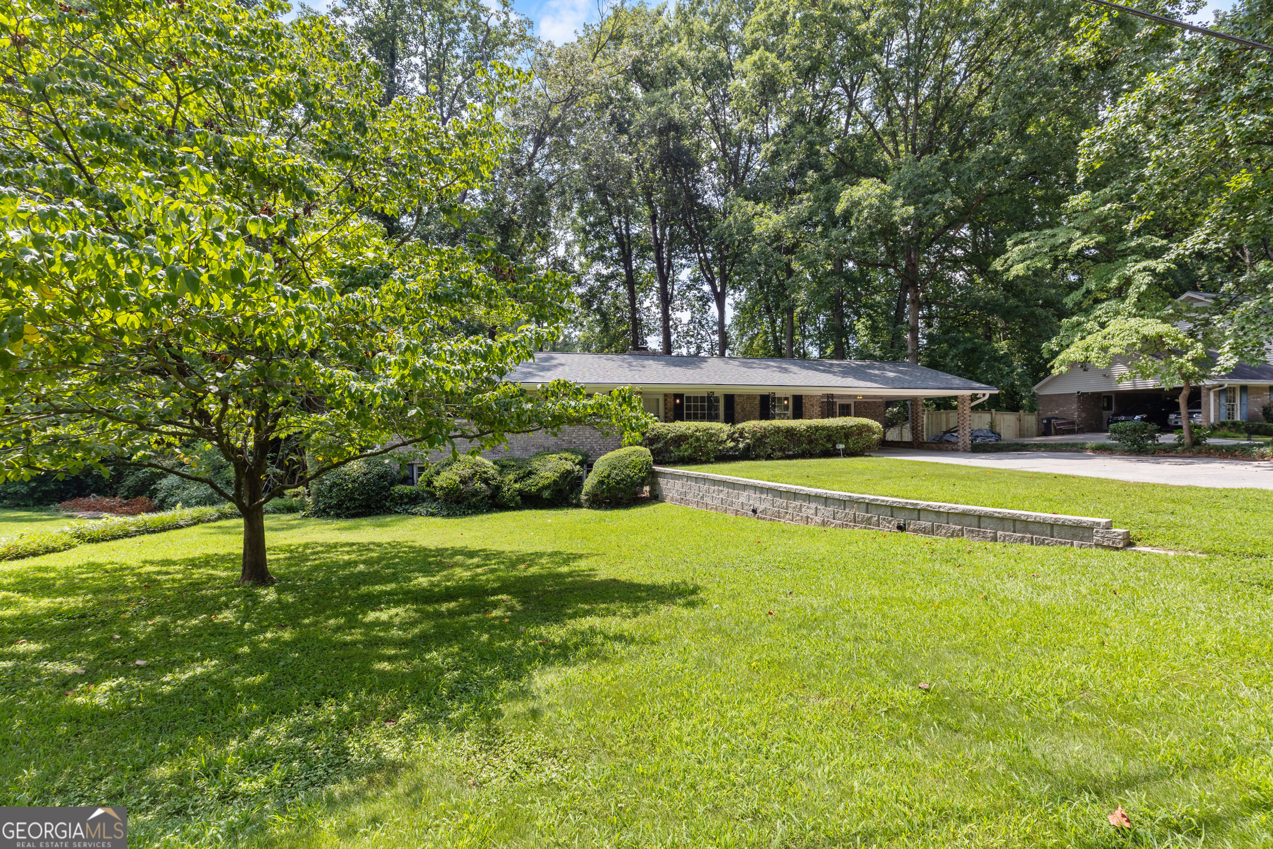 660 Grove Parkway Se Property Photo 2