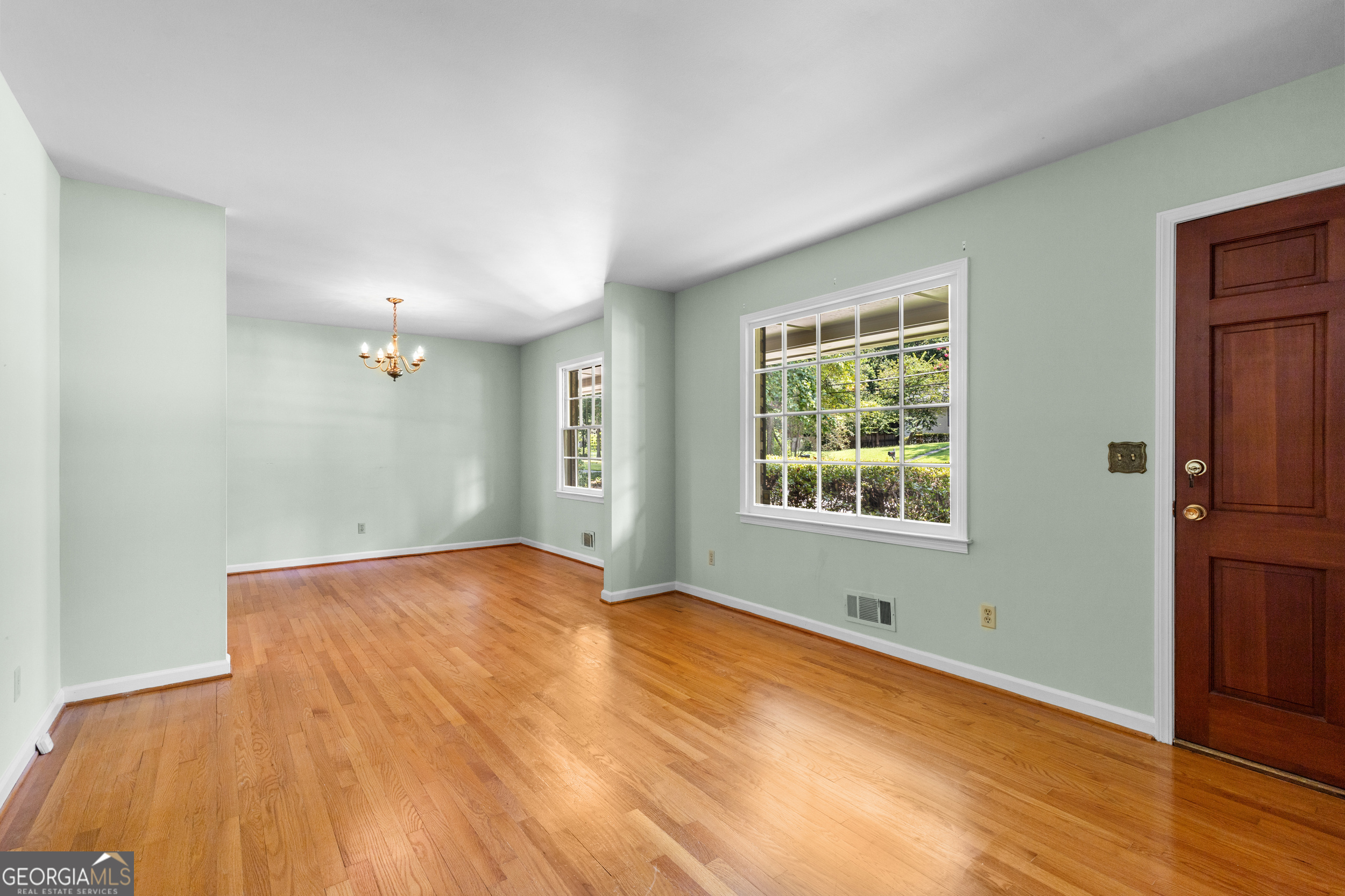 660 Grove Parkway Se Property Photo 6
