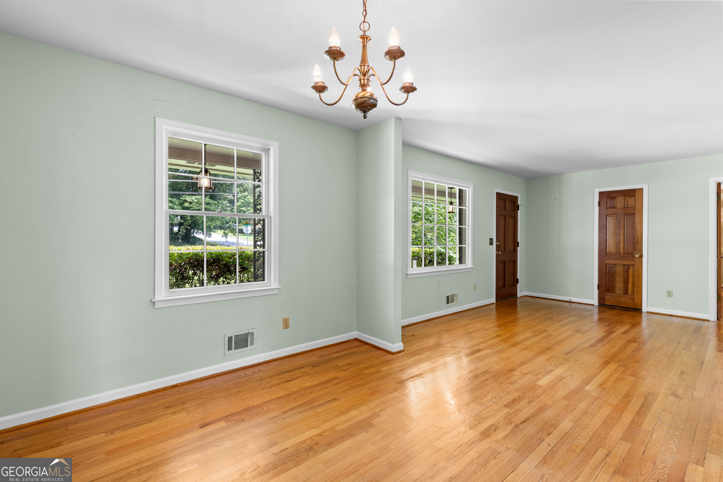 660 Grove Parkway Se Property Photo 8