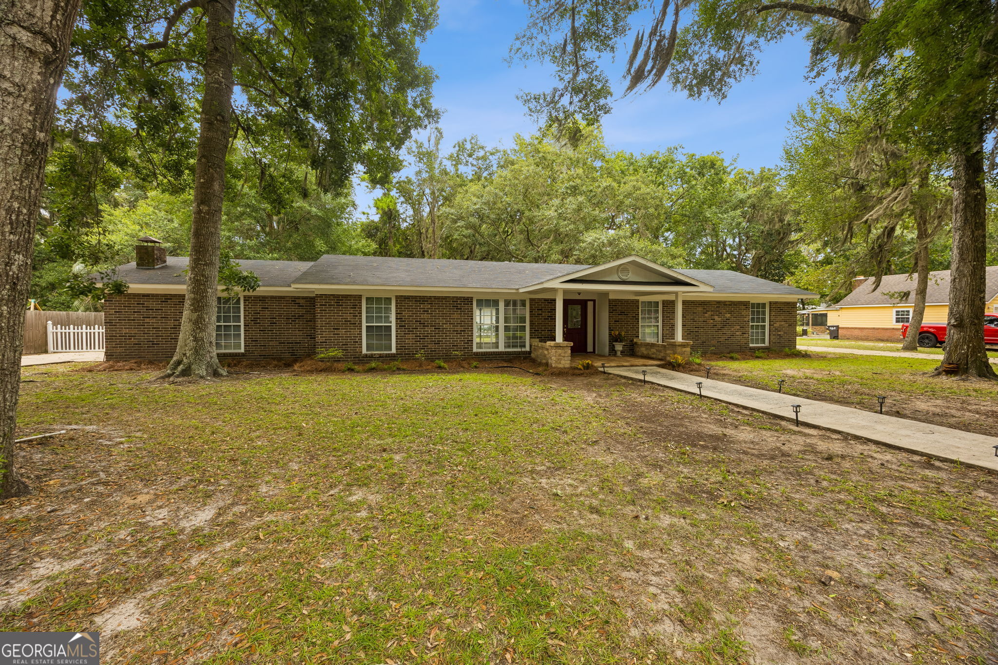 811 Devon Drive Property Photo 2