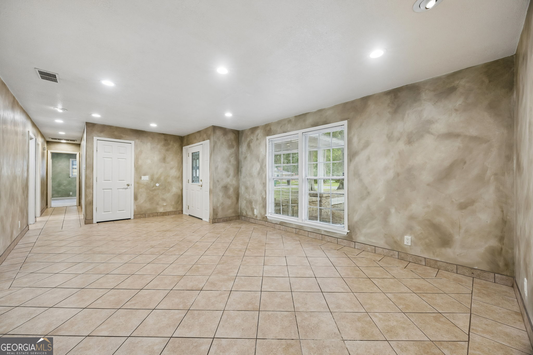 811 Devon Drive Property Photo 5