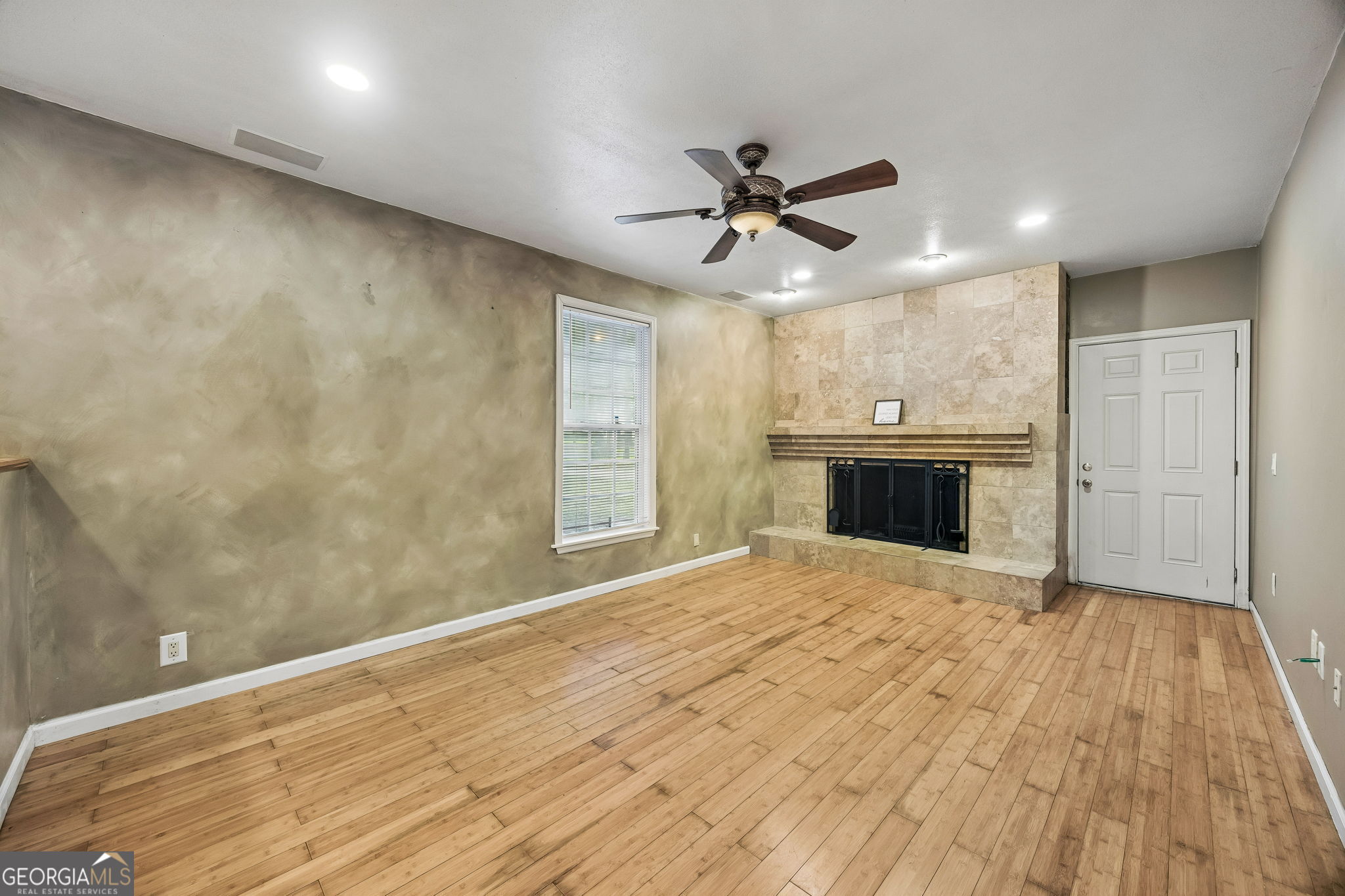 811 Devon Drive Property Photo 7