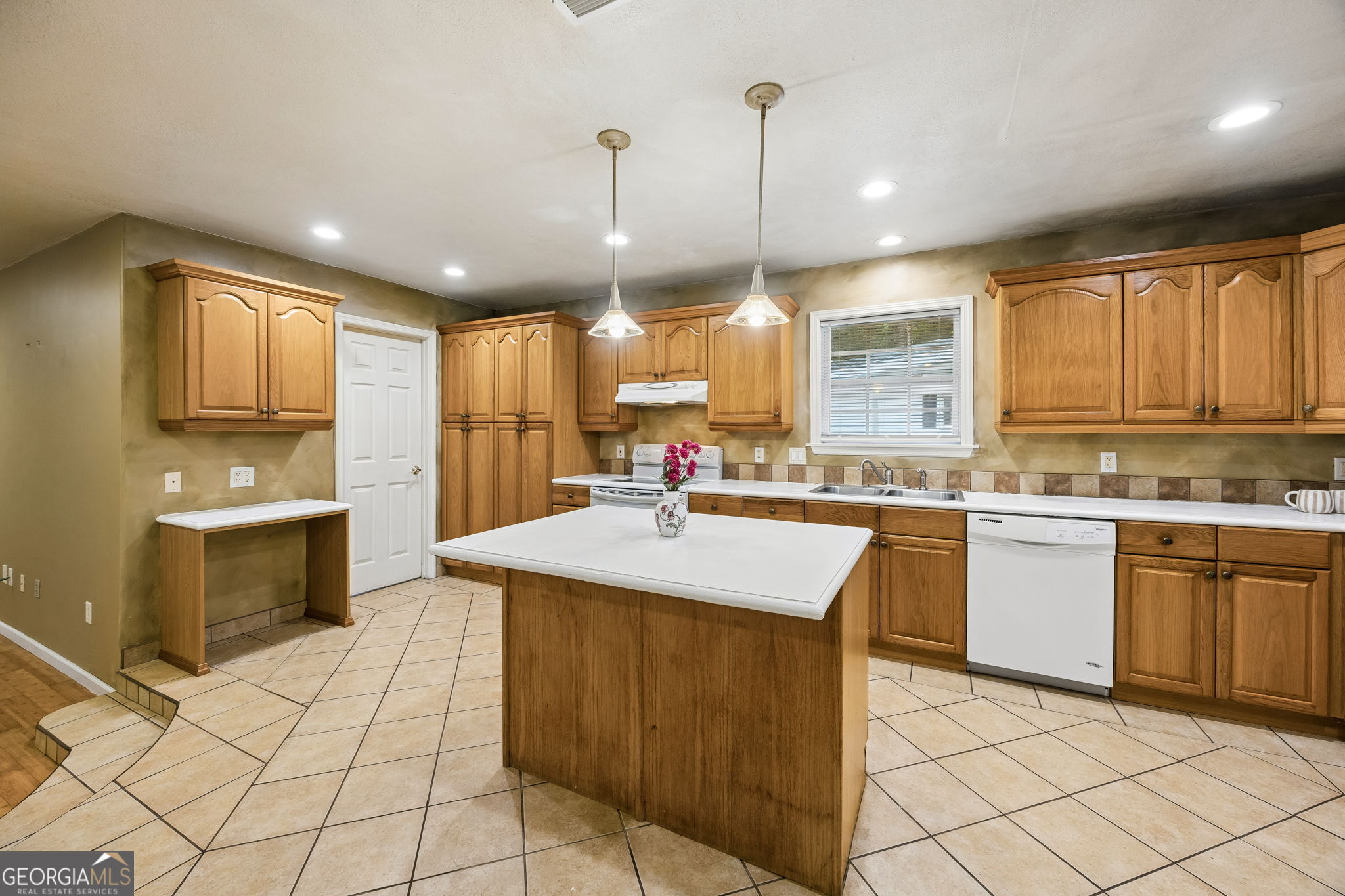 811 Devon Drive Property Photo 11