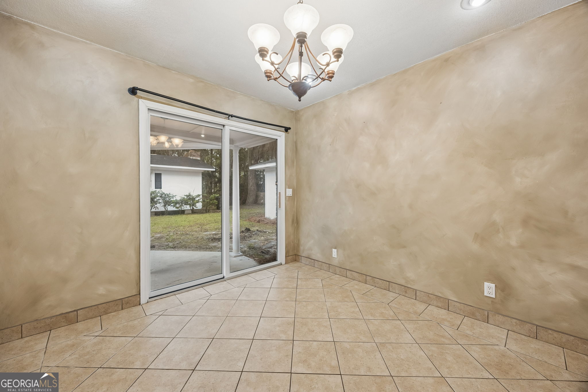 811 Devon Drive Property Photo 15