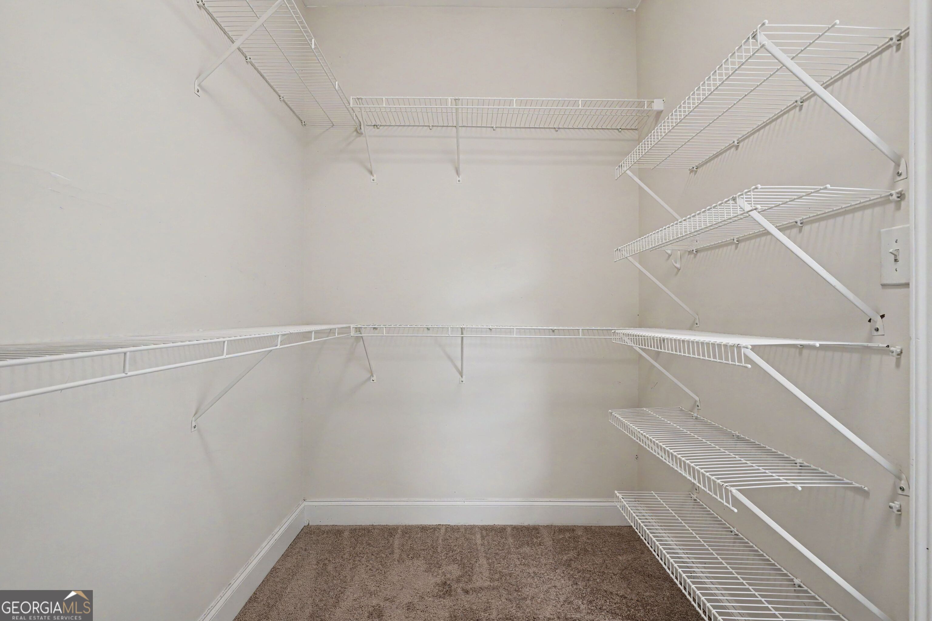 1086 Rowanshyre Circle Property Photo 34