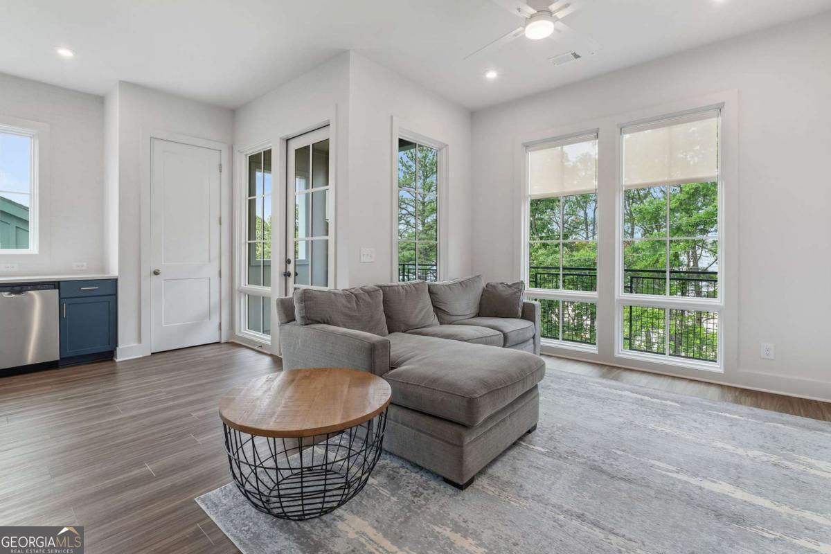 1290 Longreen Terr Nw # 2 Property Photo 3