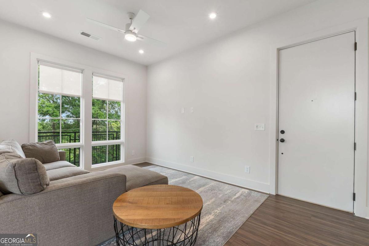 1290 Longreen Terr Nw # 2 Property Photo 5
