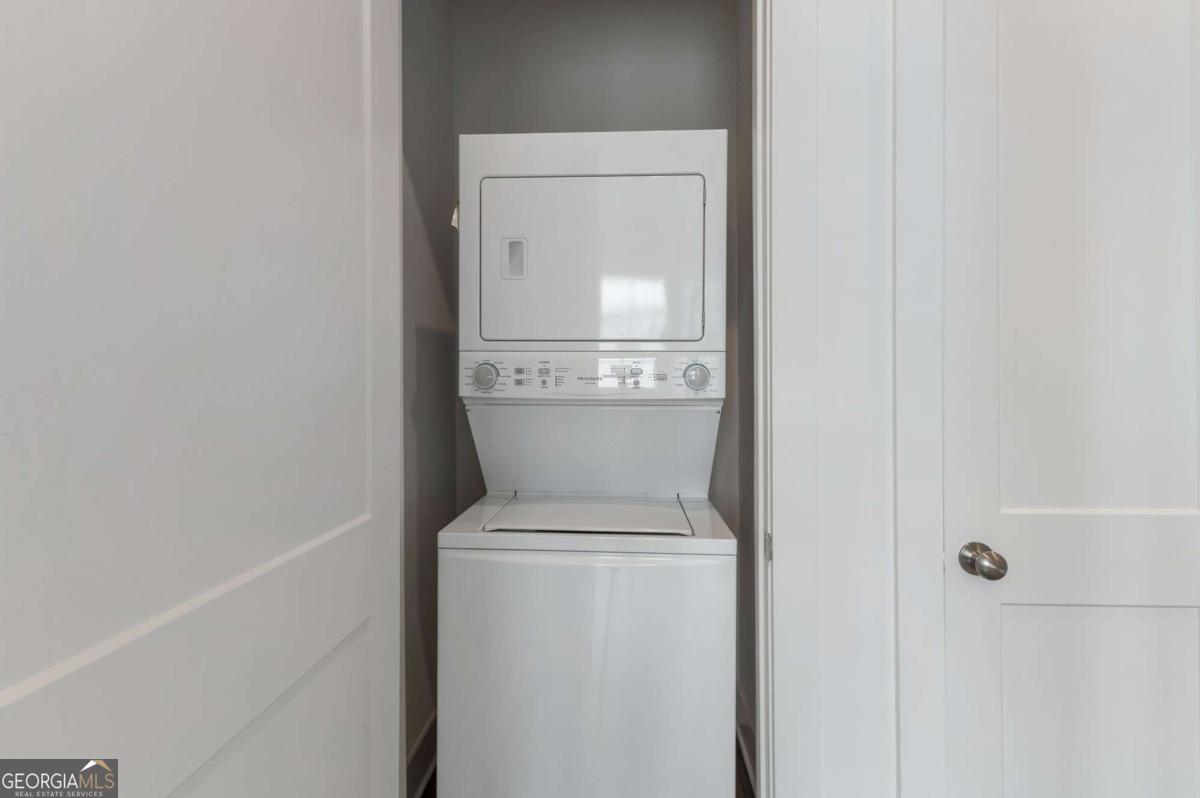 1290 Longreen Terr Nw # 2 Property Photo 18