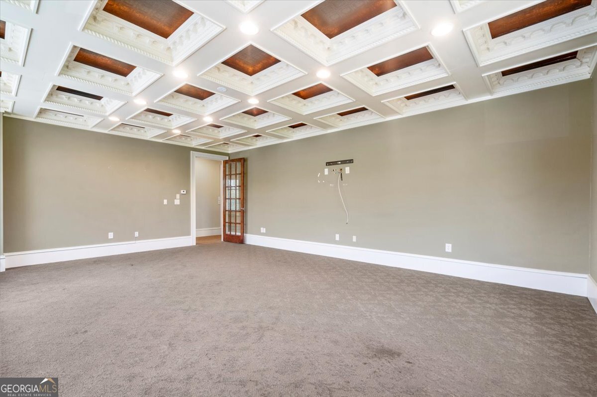 2135 Eastview Parkway Property Photo 3