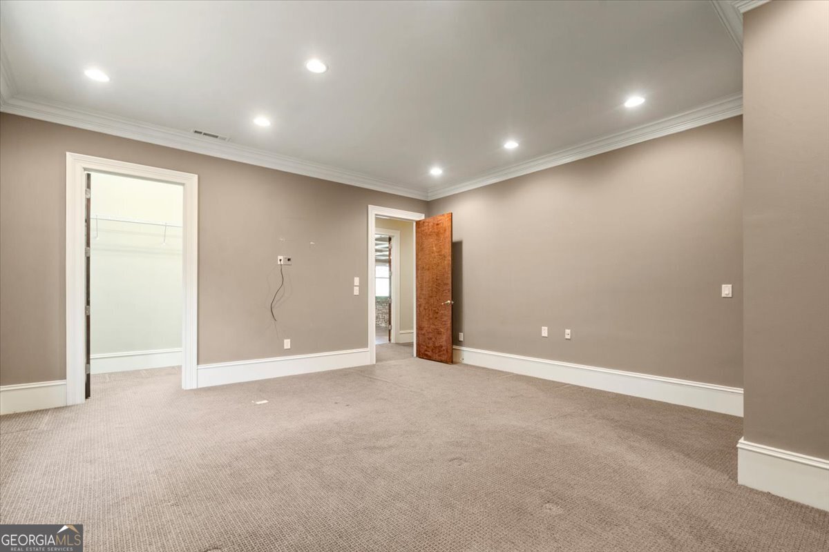 2135 Eastview Parkway Property Photo 4